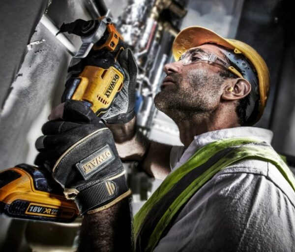 DeWALT DCS355M2 Multiverktøy 18V 2x4Ah