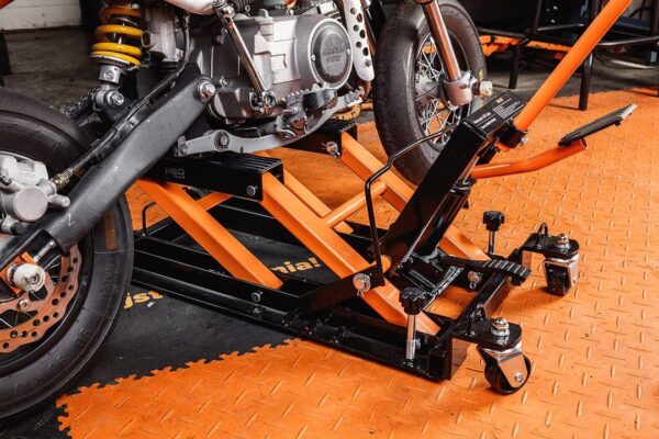 Mobil hydraulisk jekk for ATV og motorsykler, løftekapasitet 680 kg
