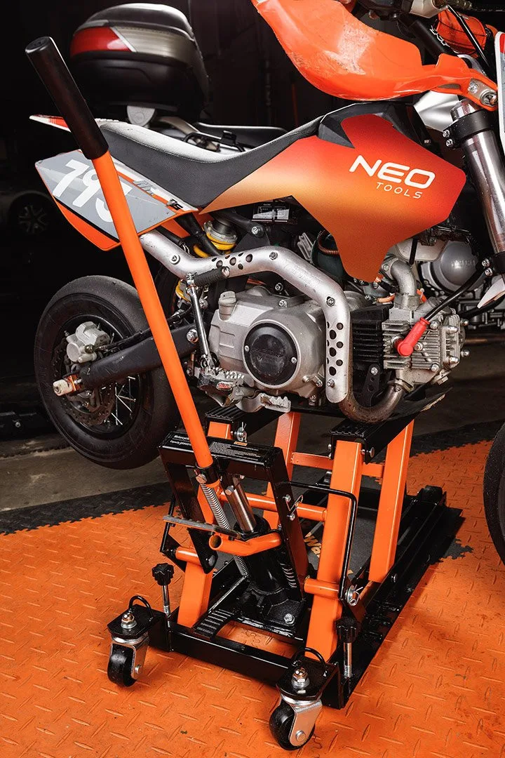 Mobil hydraulisk jekk for ATV og motorsykler, løftekapasitet 680 kg - Bilde 5