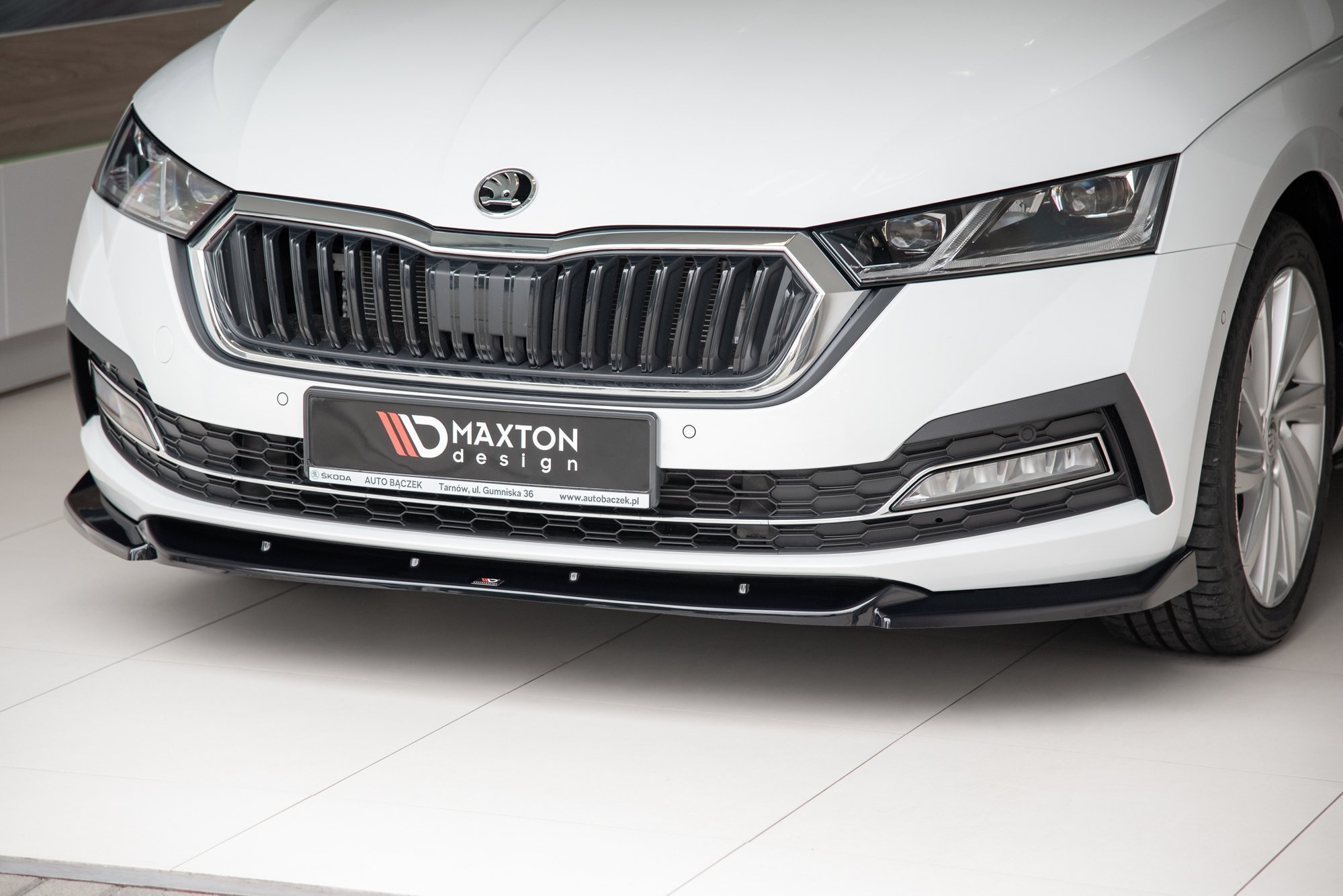 Frontleppe V.1 Skoda Octavia Mk4