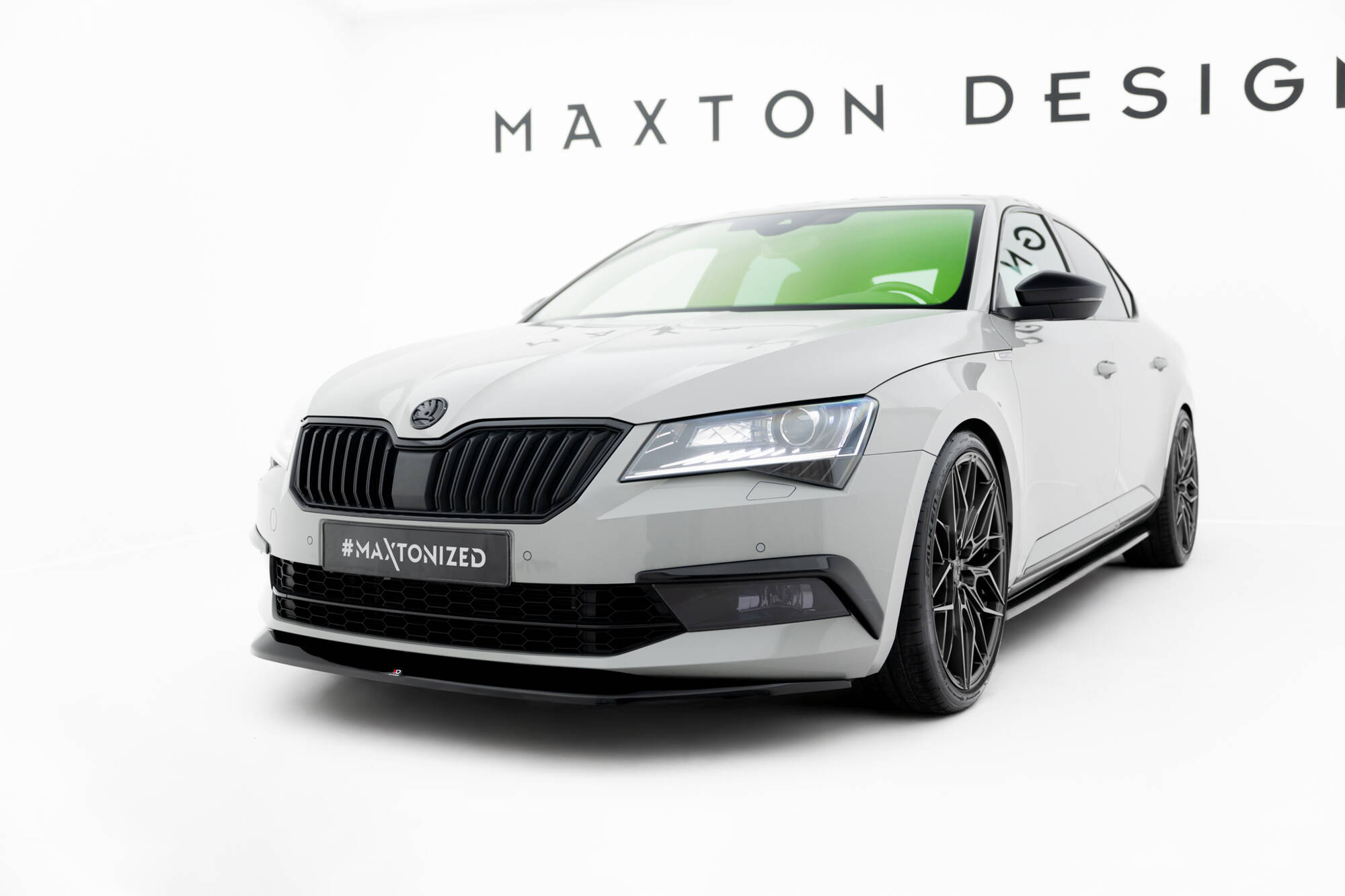 Frontleppe V.1 Skoda Superb Liftback / Combi Mk3