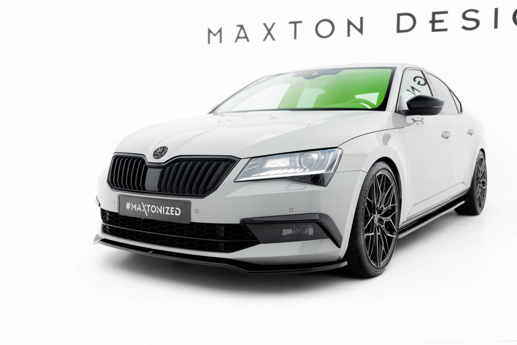 Frontleppe V.2 Skoda Superb Liftback / Combi Mk3
