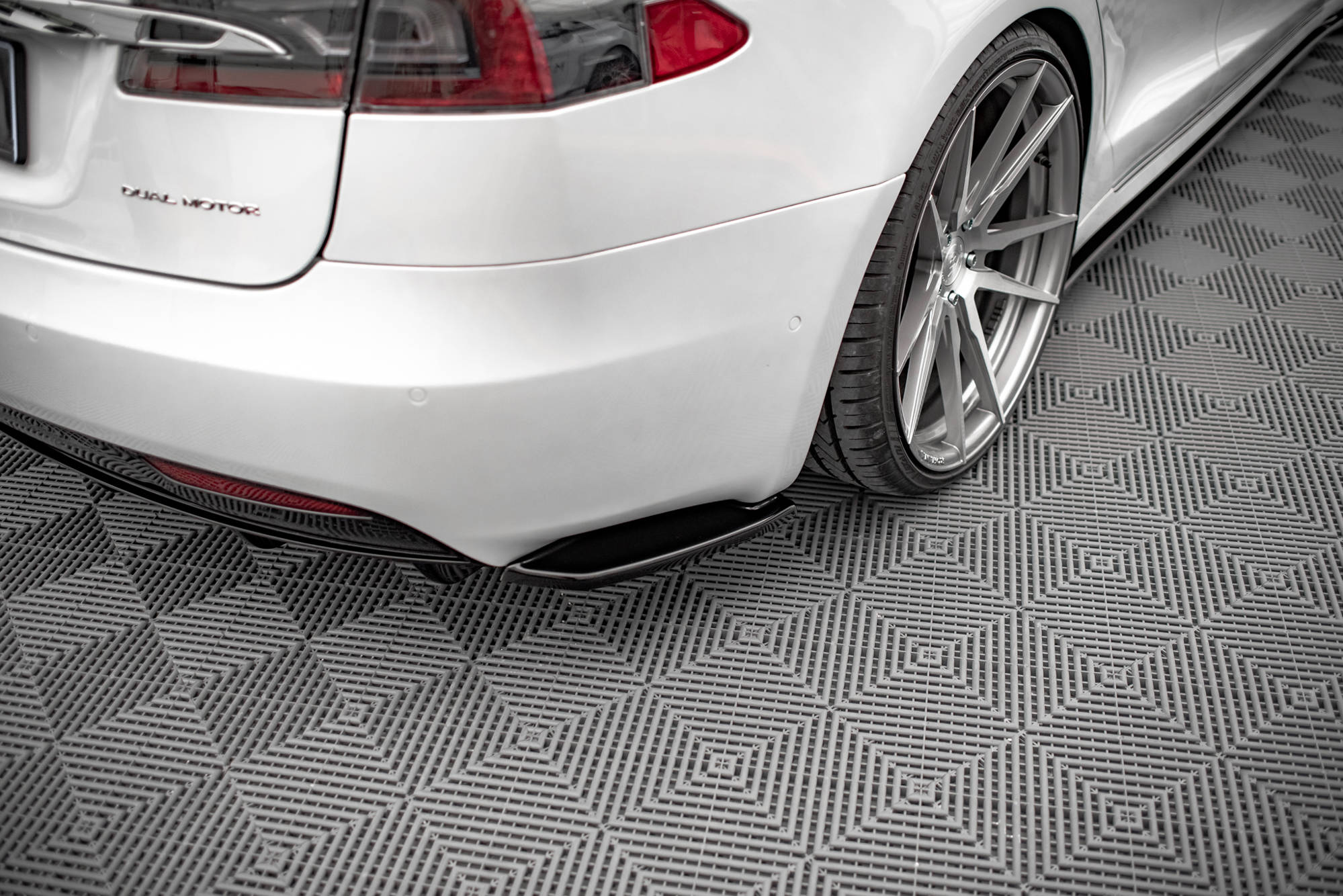 Bakre Flaps Tesla Model S Facelift
