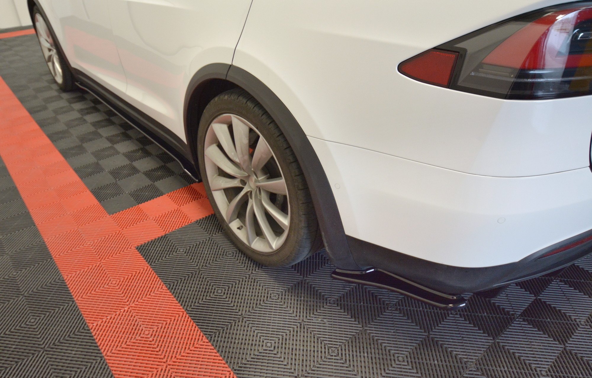 Bakre Flaps V.1 Tesla Model X