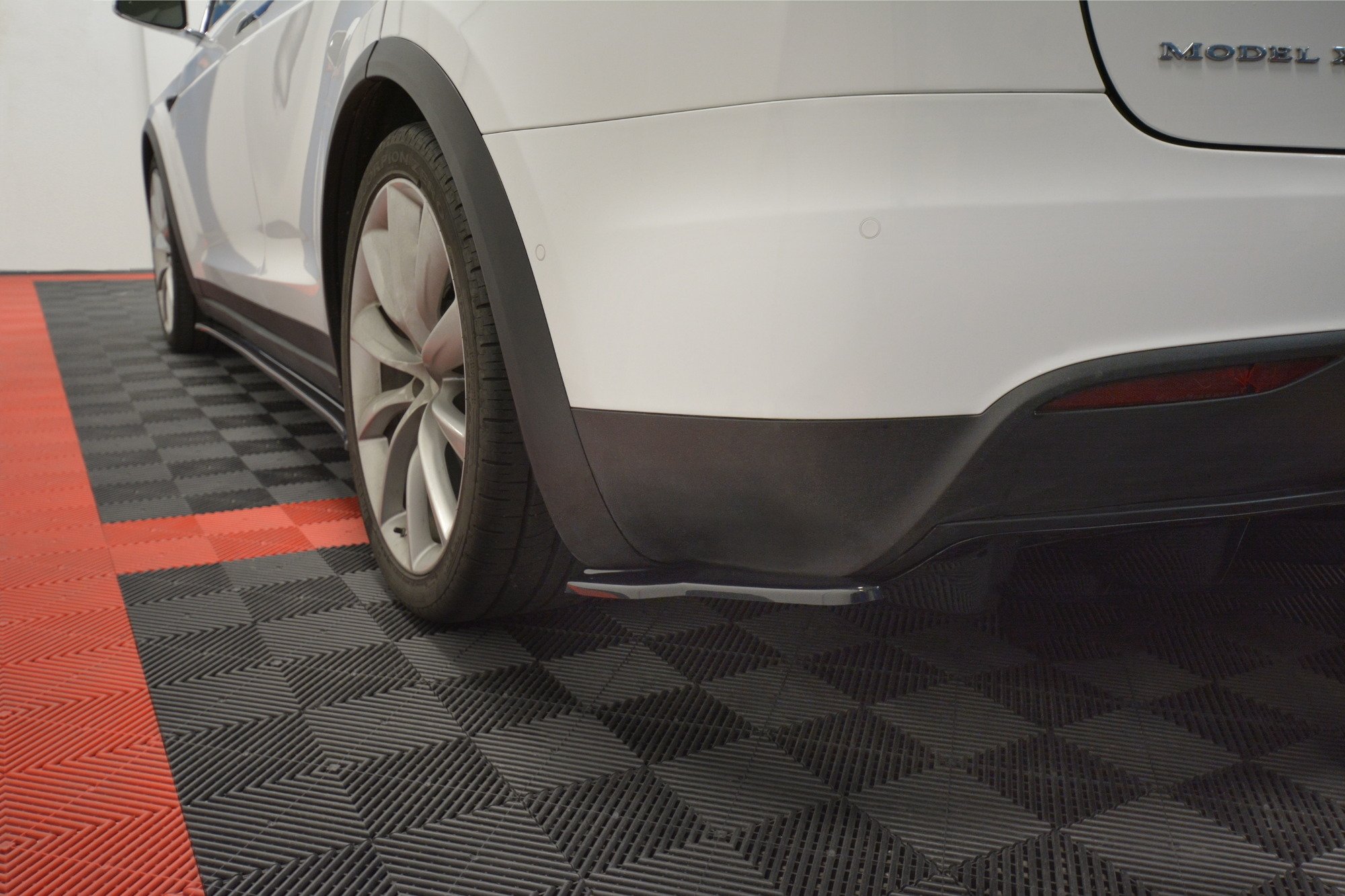Bakre Flaps V.2 Tesla Model X