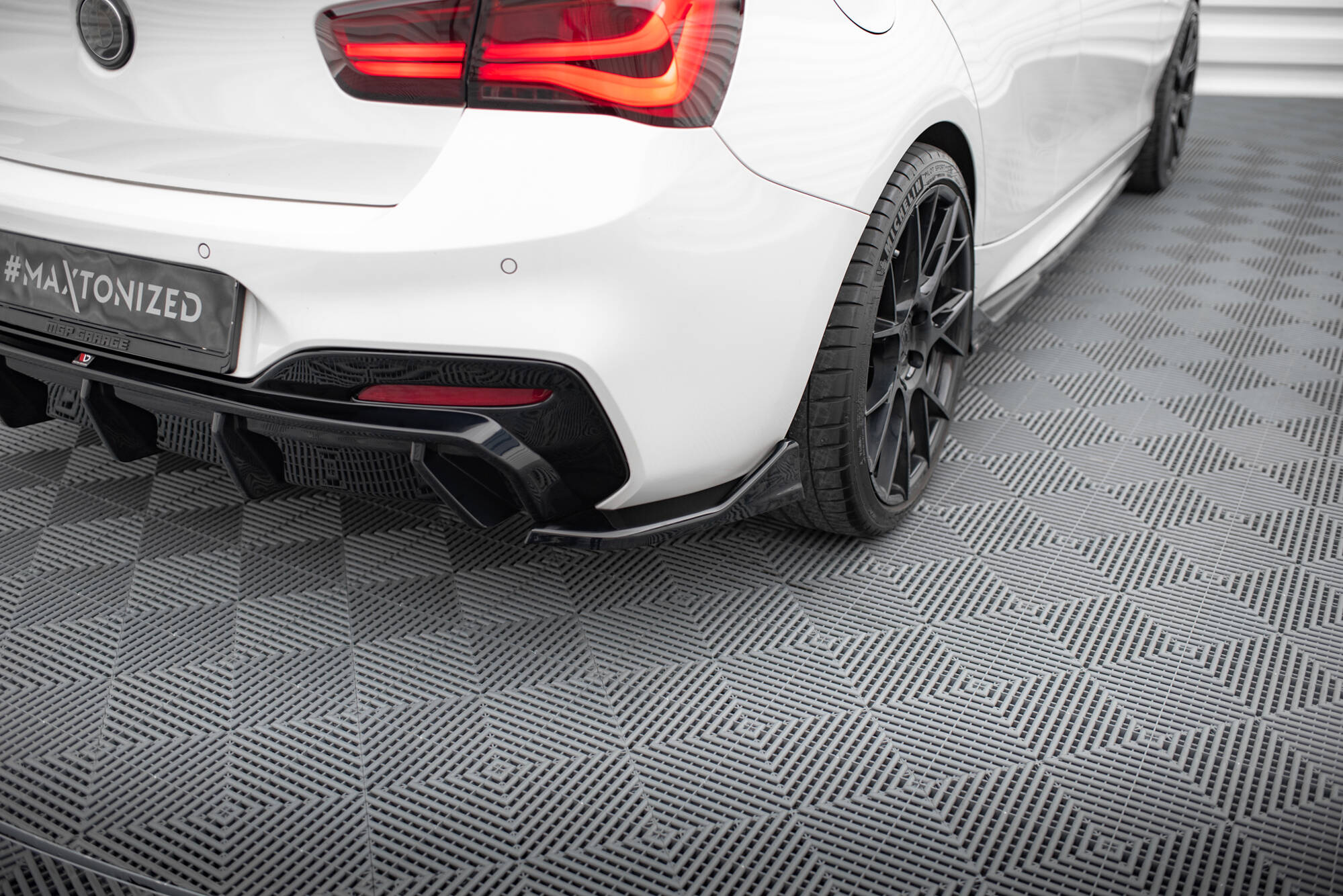 Bakre Flaps ( V.3) BMW 1 M-Pack / M140i F20 Facelift