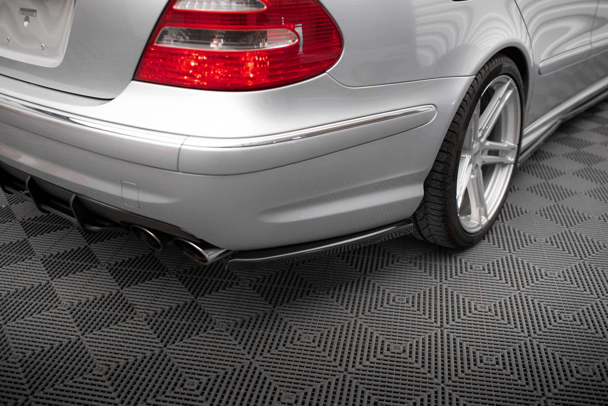 Bakre Flaps Mercedes-Benz E 55 AMG W211