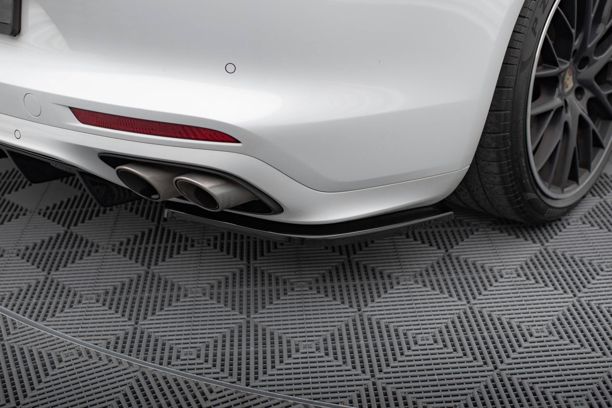 Bakre Flaps Porsche Panamera GTS 971