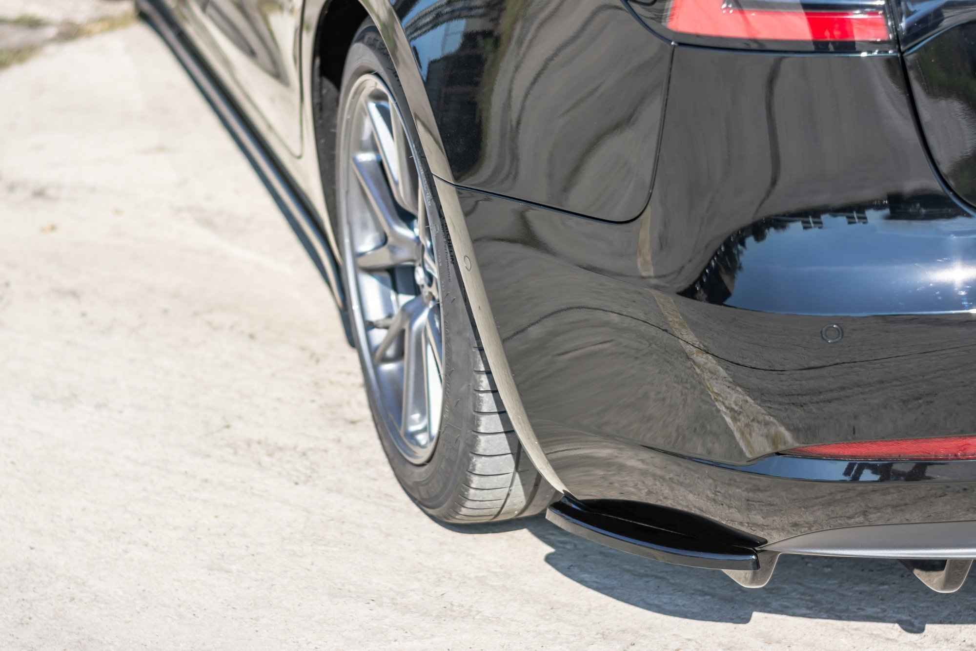 Bakre Flaps Tesla Model 3