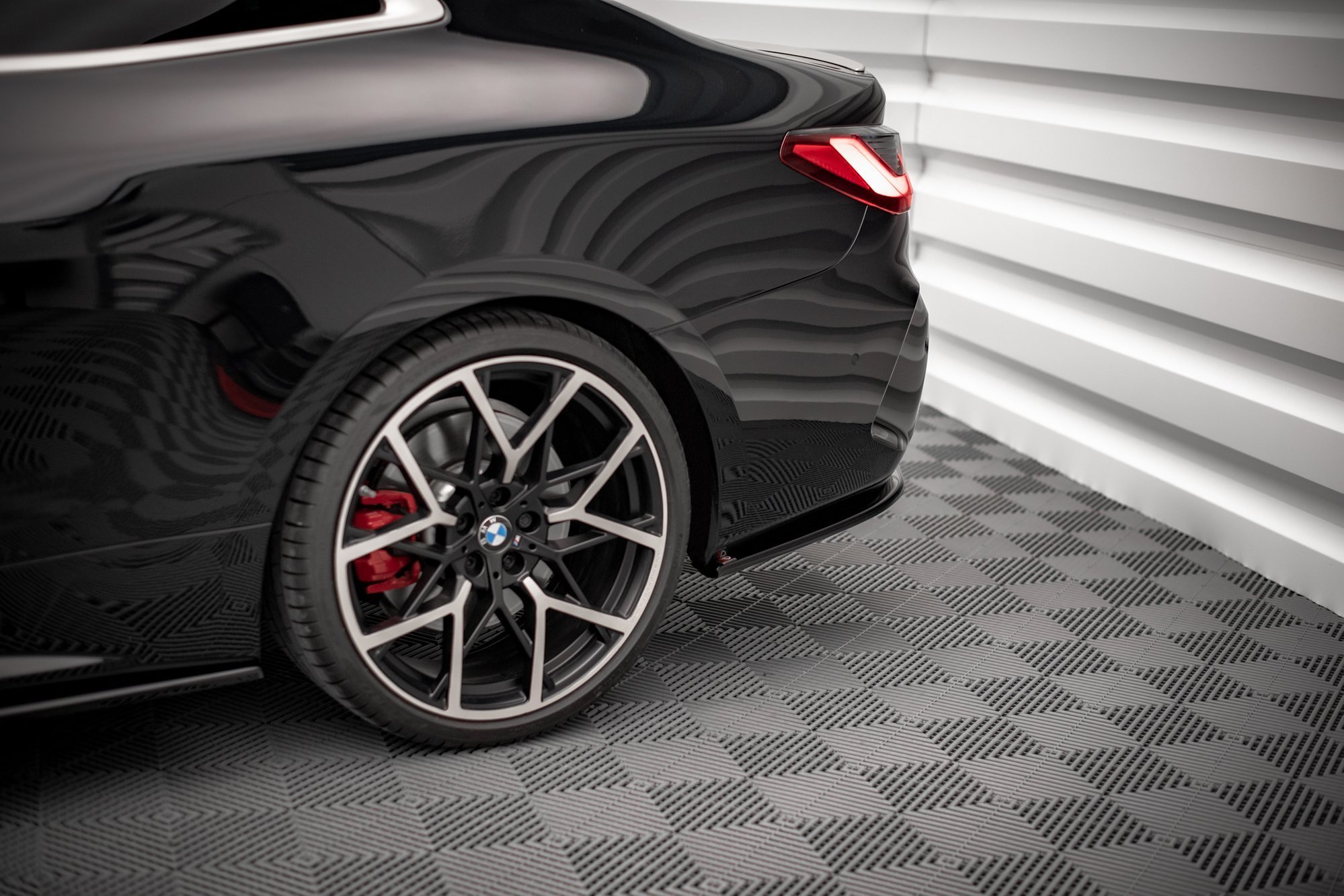 Bakre Flaps V.1 BMW 4 M-Pack G22 / G23 / G22 Facelift / G23 Facelift