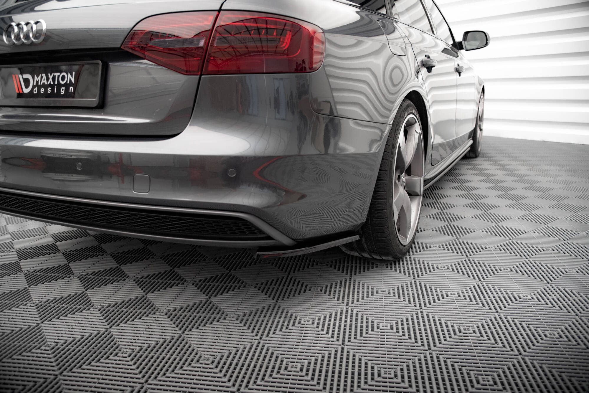 Bakre Flaps V.2 Audi A4 S-Line Avant B8 Facelift
