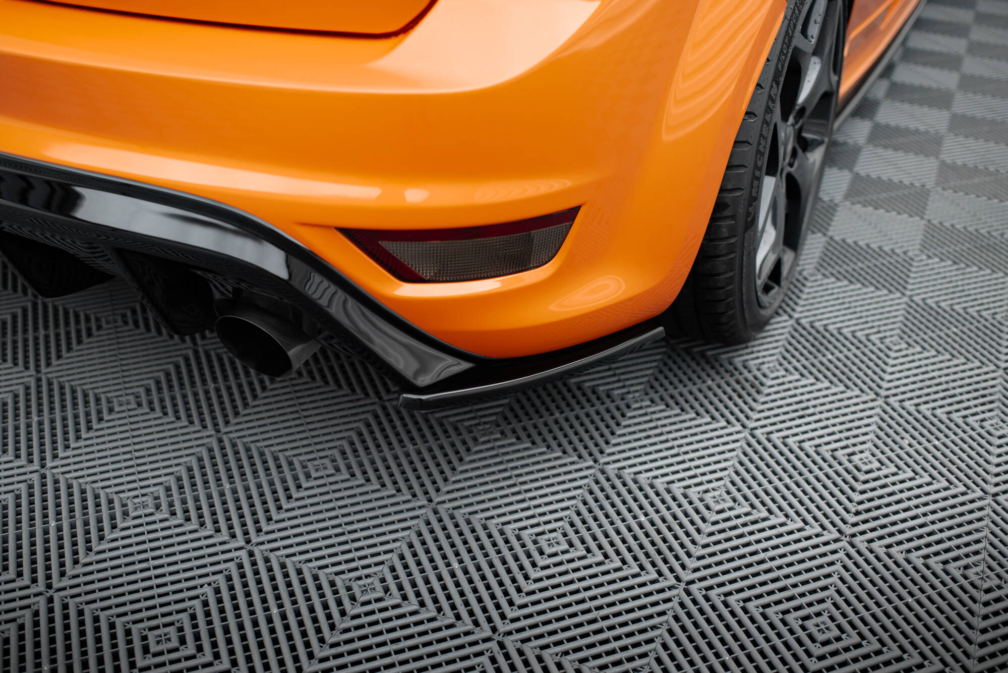 Bakre Flaps V.2 Ford Focus ST Mk2 FL