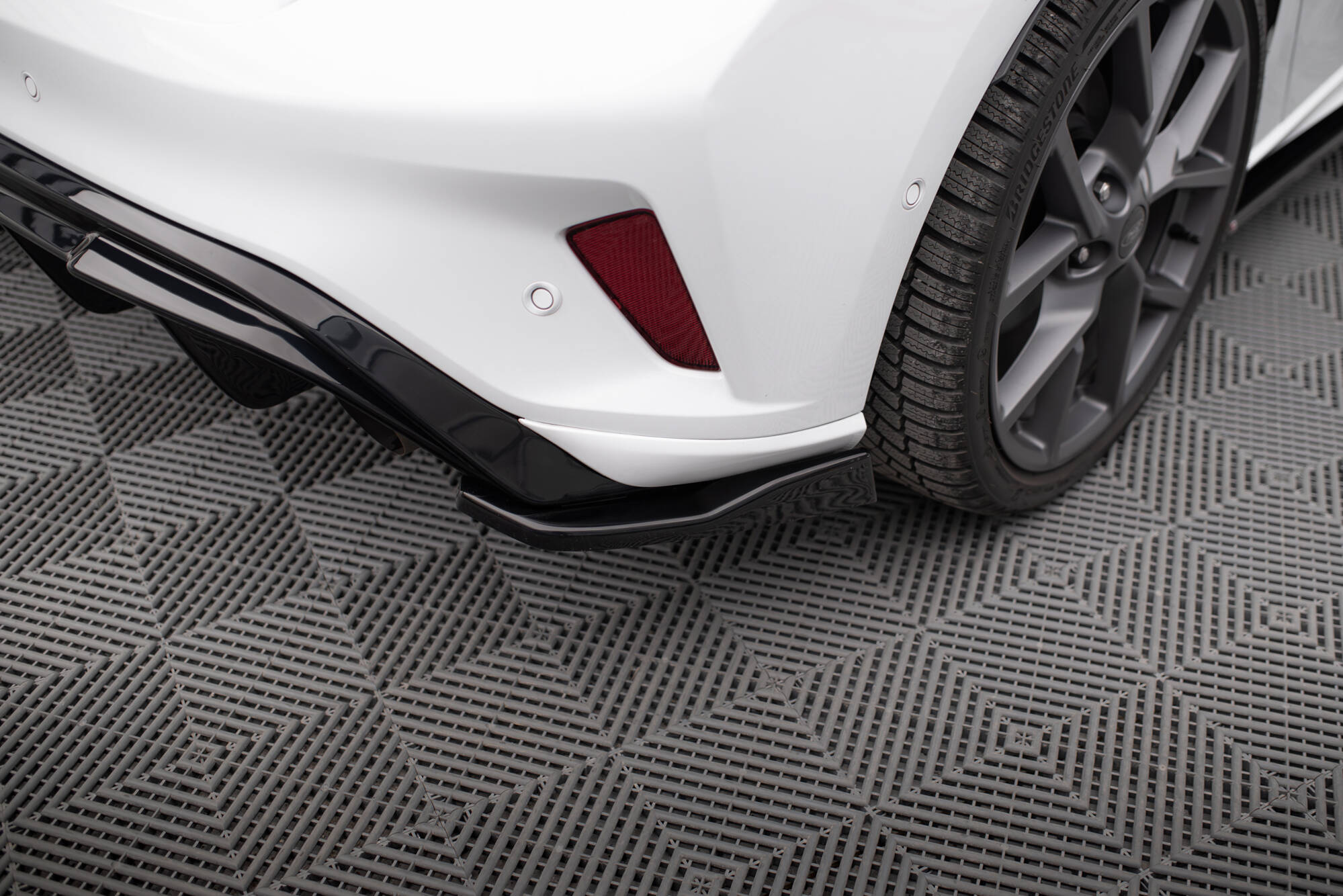 Bakre Flaps V.3 (Med splitter V.2) Ford Focus Hatchback ST Mk4