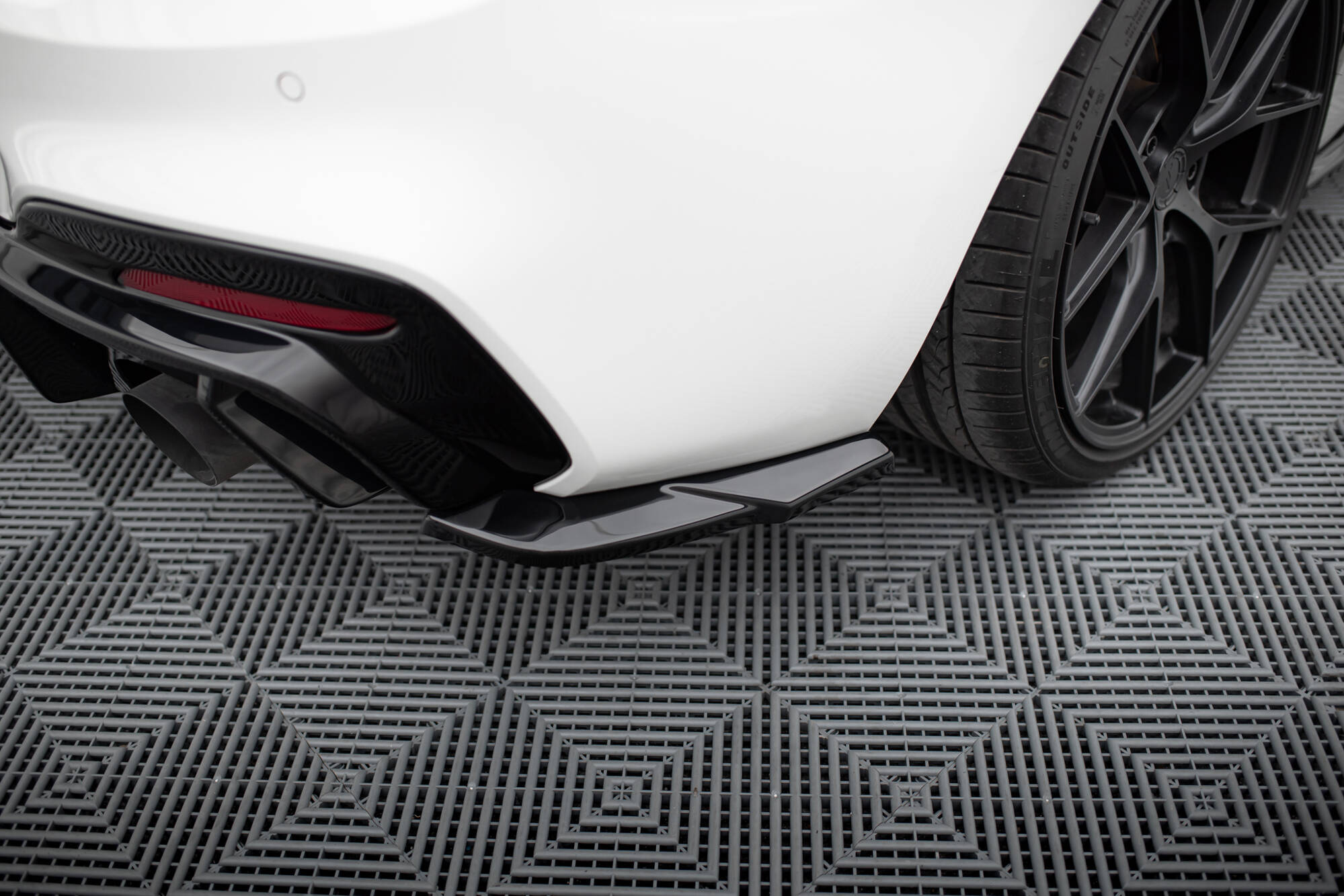 Bakre Flaps V.5 (Med splitter V.3) BMW 1 M-Pack / M140i F20 Facelift