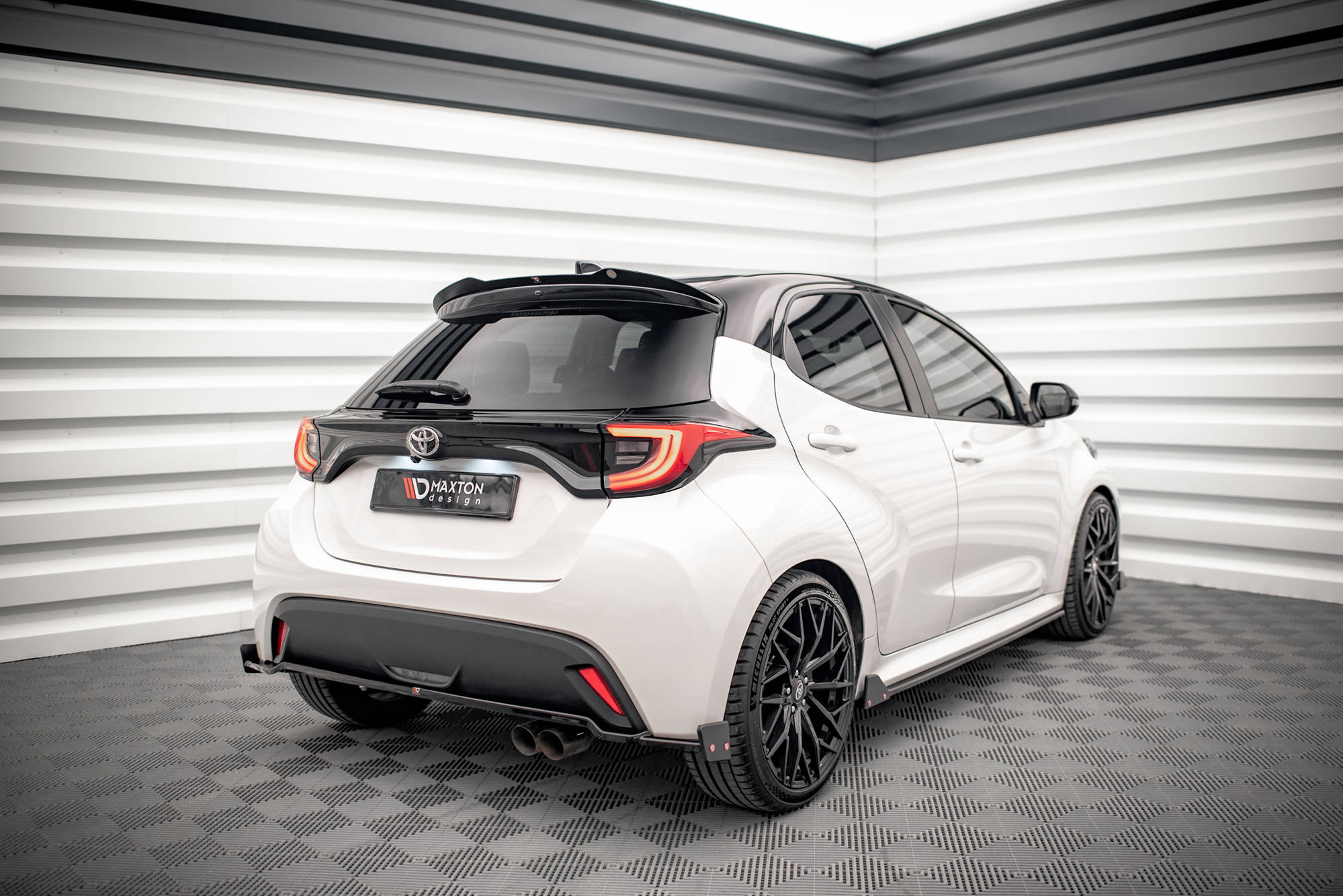 Diffuser V.1 Med Flaps Toyota Yaris Mk4