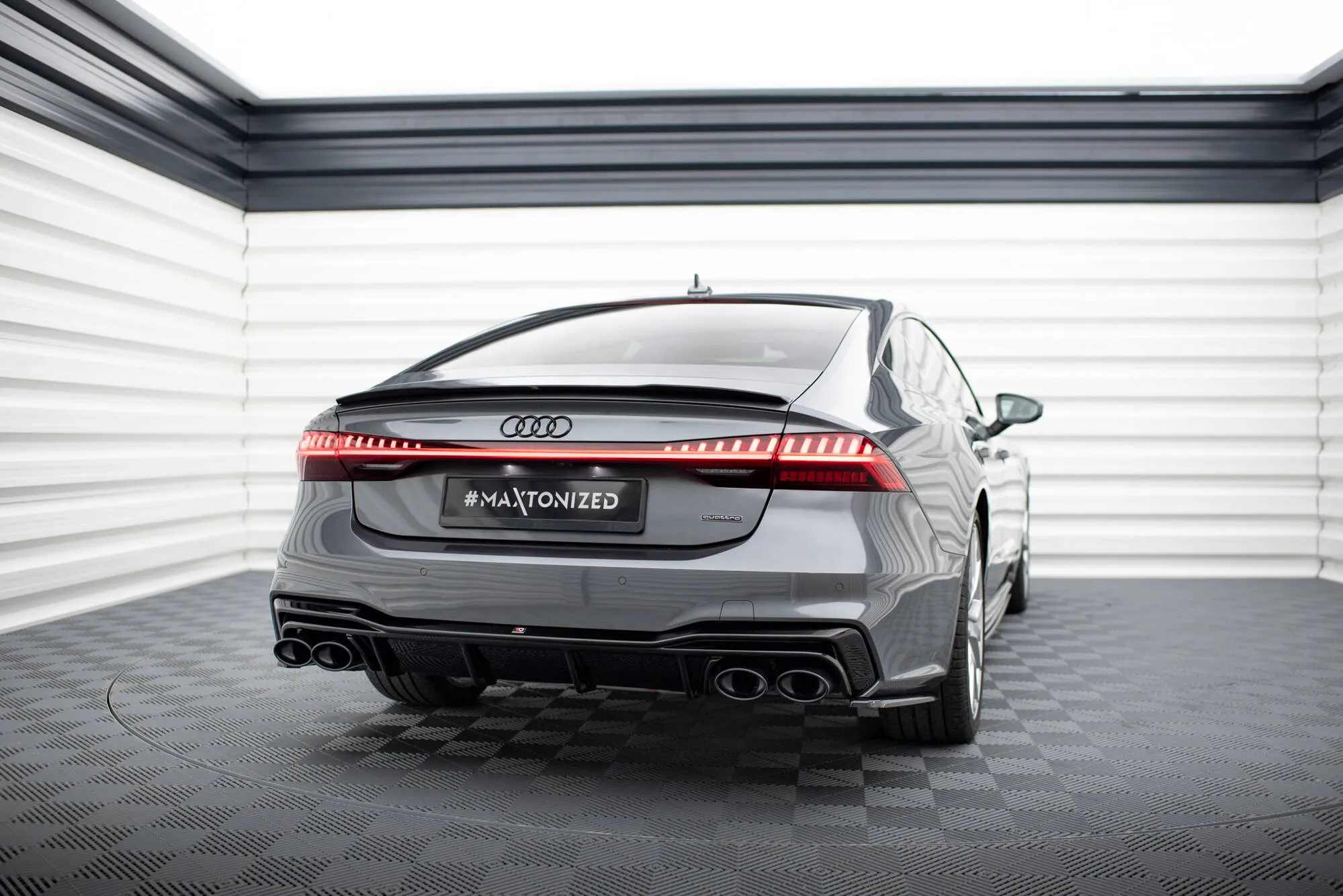Baksplitter Med Eksosgrill Audi A7 S-Line C8 / S7 C8 / C8 Facelift / S7 Facelift