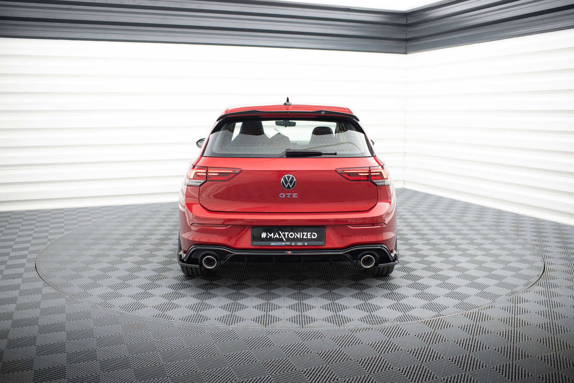 Baksplitter Med Eksosgrill Volkswagen Golf GTE / R-Line Mk8 / Mk8 Facelift