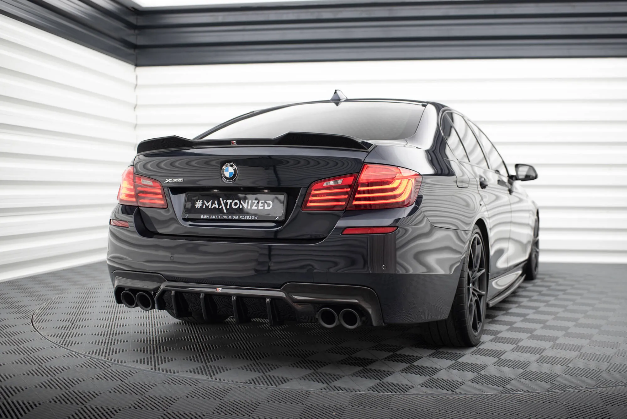 Diffuser V.2 BMW 5 M-Pack F10 / F11 (Versjon med to doble eksosanlegg)