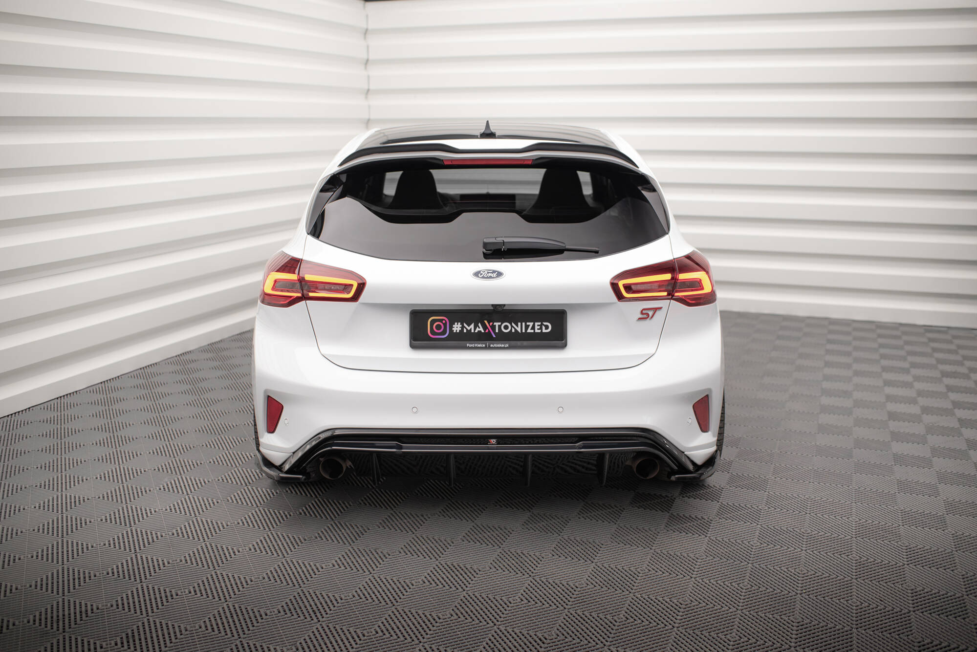 Diffuser V.3 Ford Focus Hatchback ST Mk4