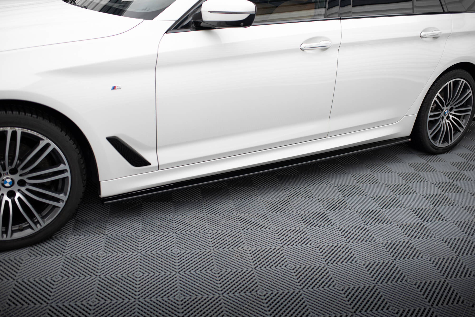 Sideskjørt V.1 BMW 5 M-Pack / M550d / M550i G30/ G31 M-Pack