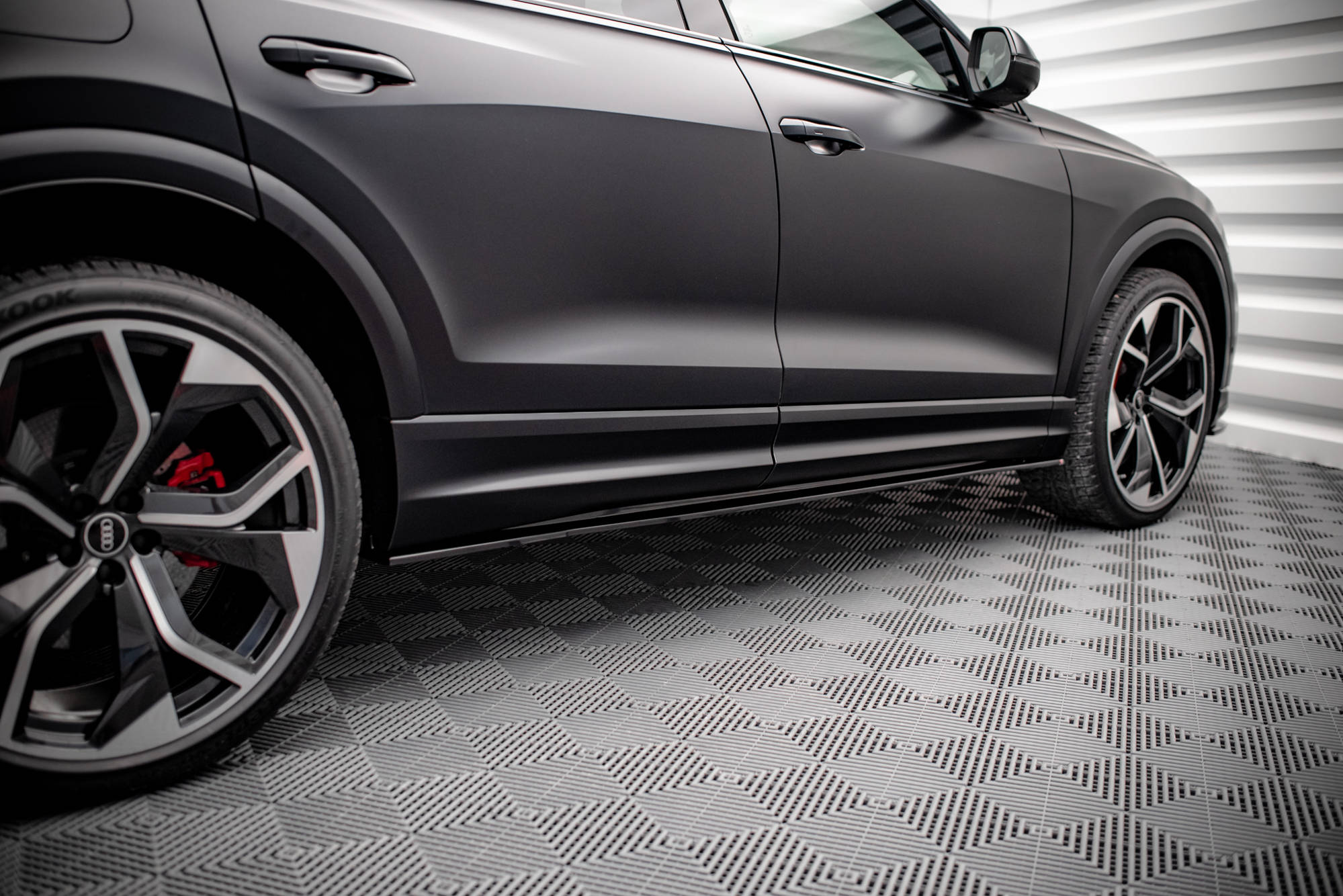 Sideskjørt Audi RSQ8 Mk1