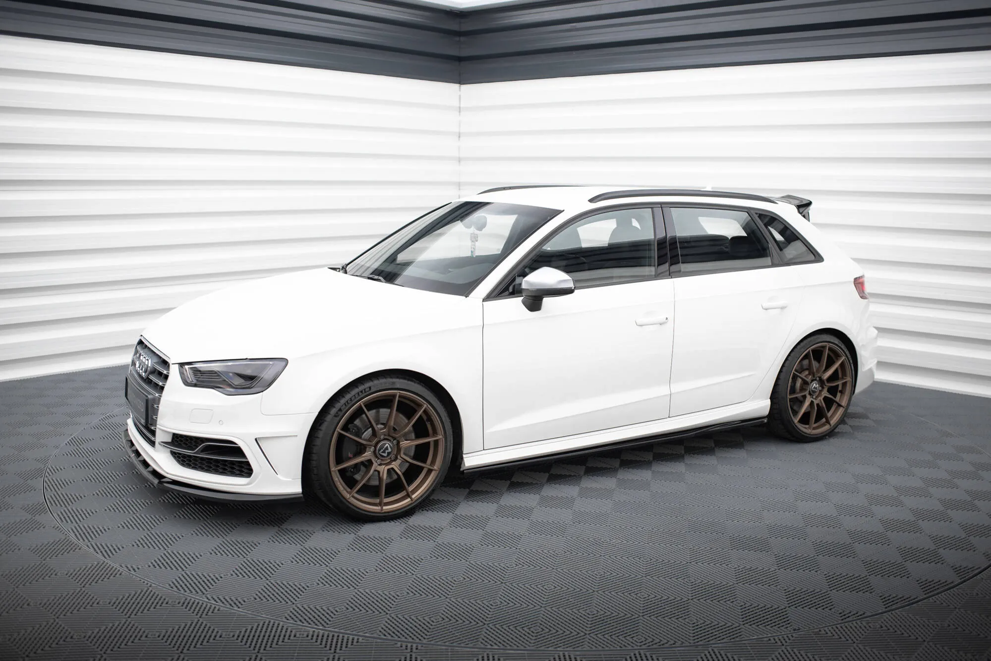 Sideskjørt Audi S3 / A3 S-Line Sportback 8V - Bilde 2