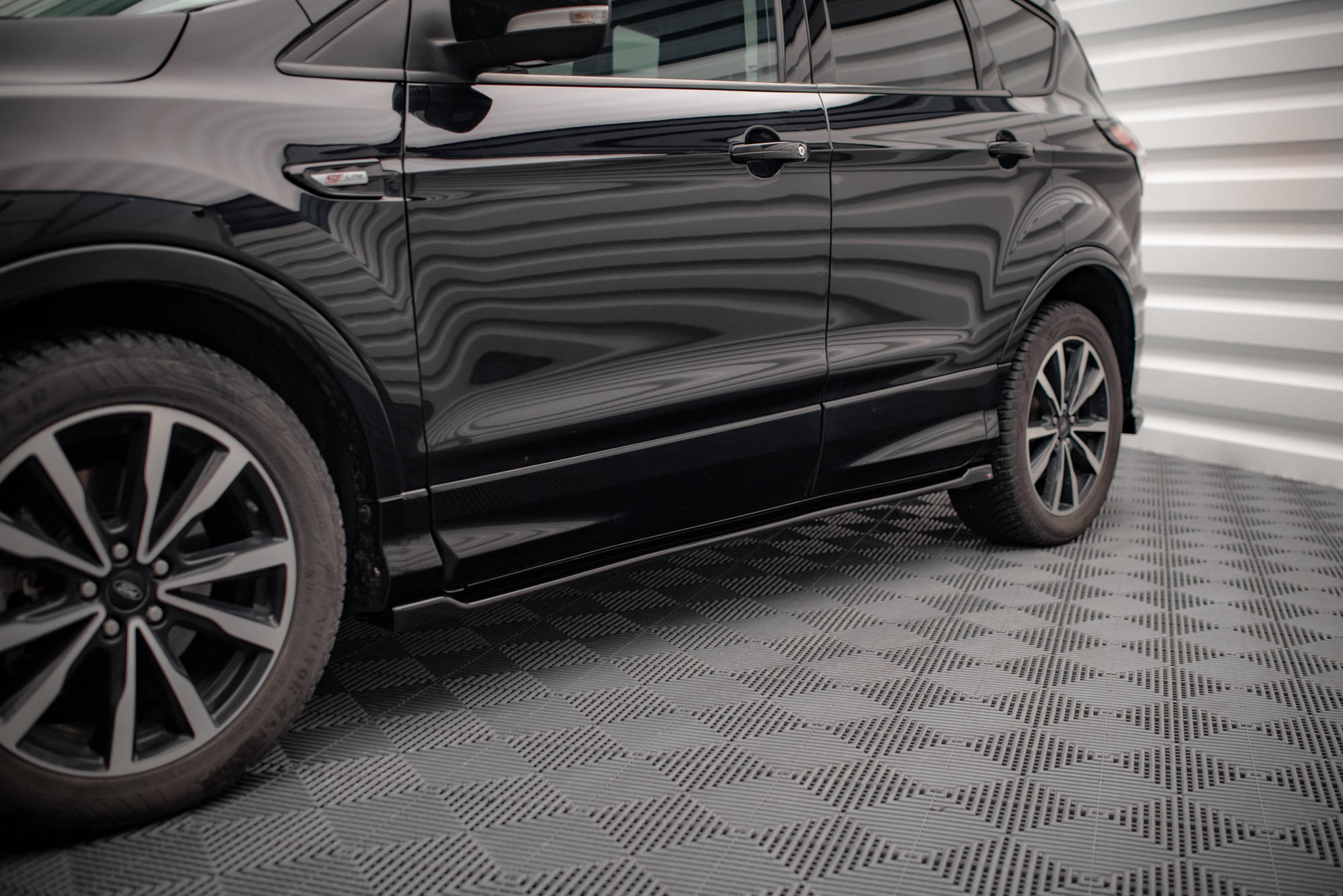 Sideskjørt Ford Escape ST-Line Mk3