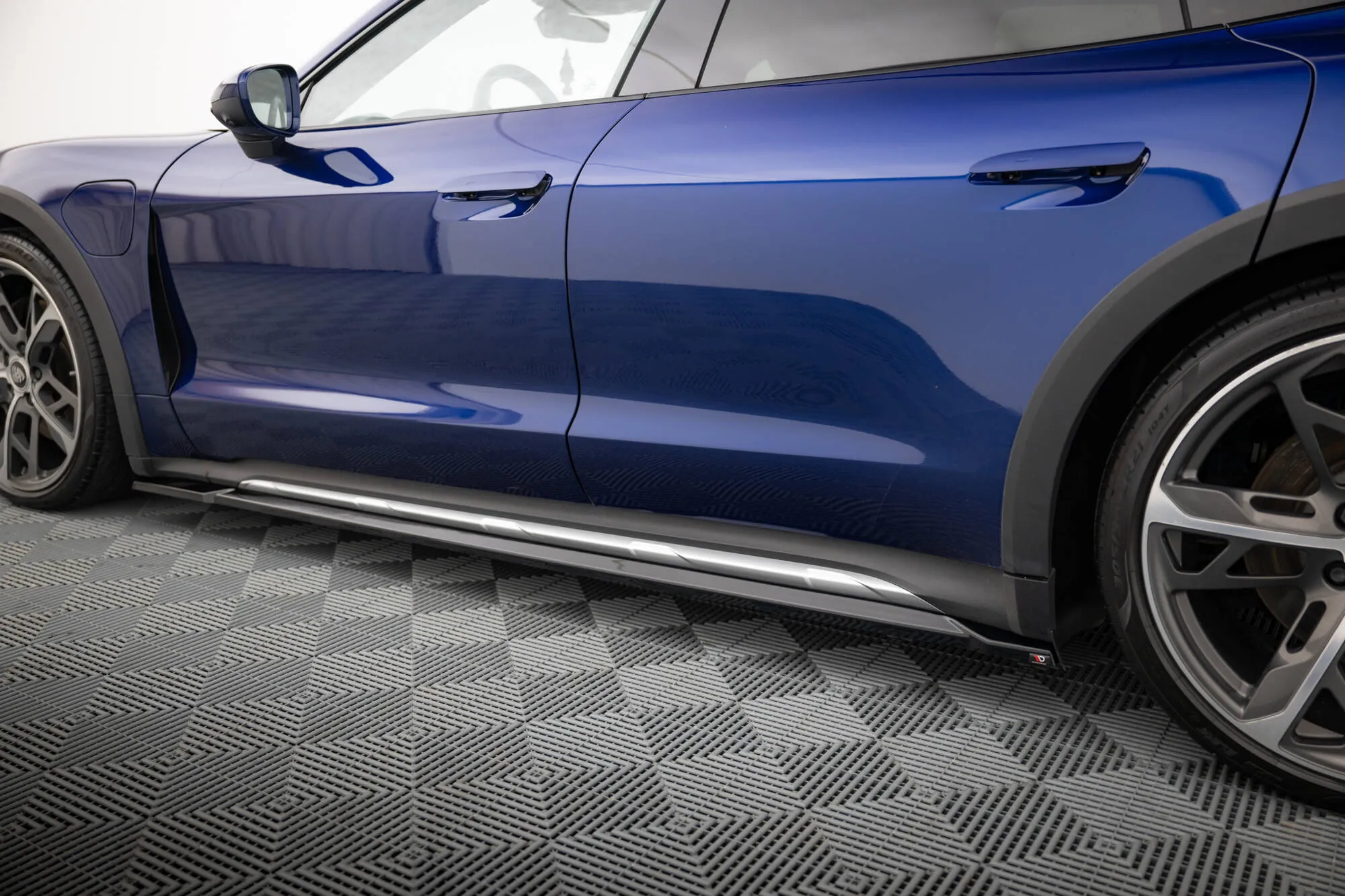 Sideskjørt Porsche Taycan Cross Turismo 4S - Bilde 3