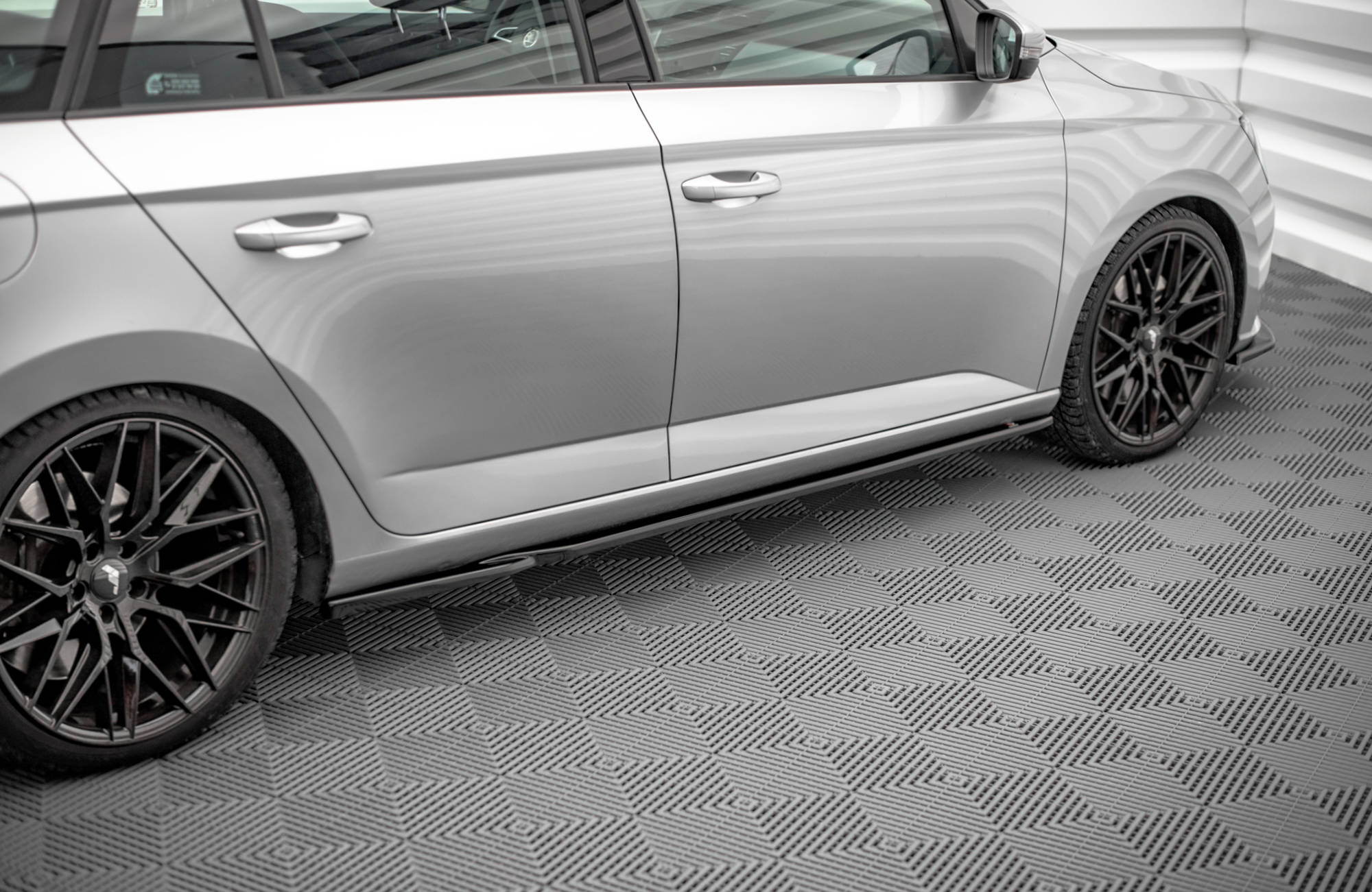 Sideskjørt Skoda Fabia Mk3