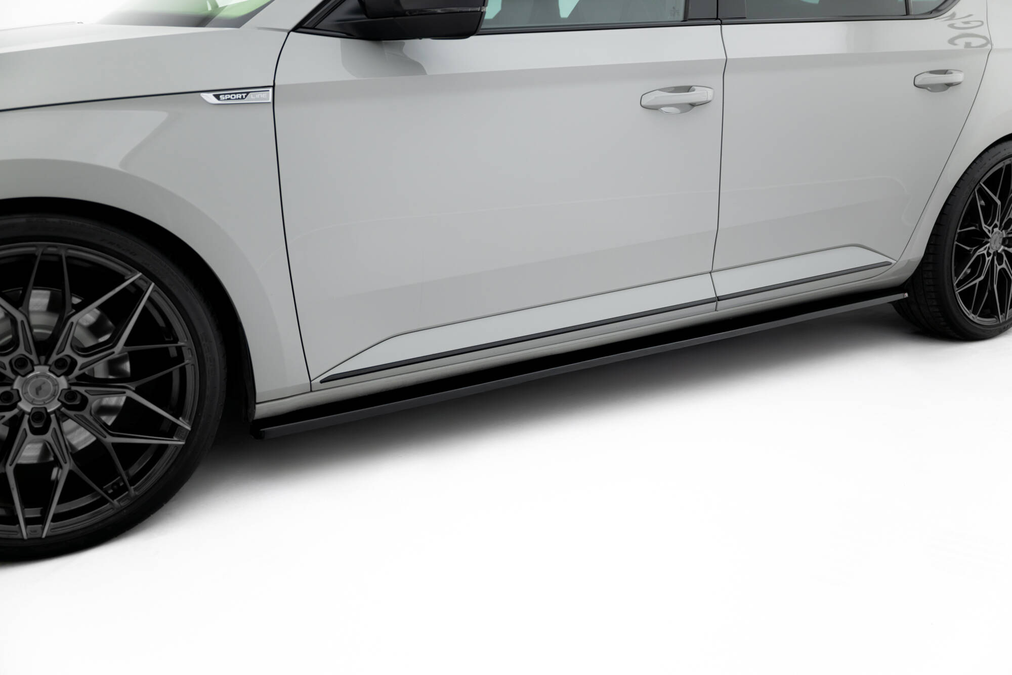 Sideskjørt Skoda Superb Liftback / Combi Mk3