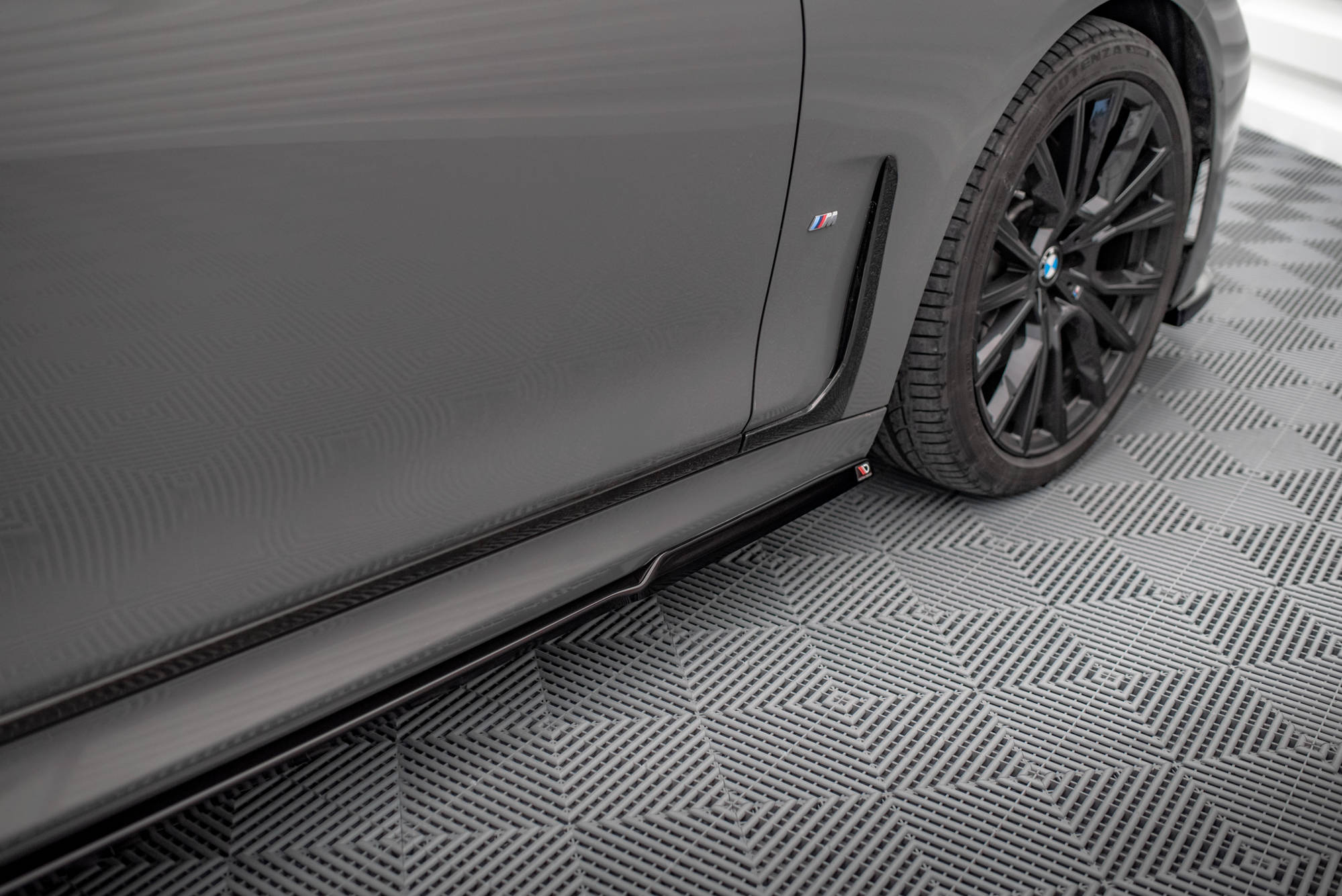 Sideskjørt V.1 BMW 7 M-Pack G11