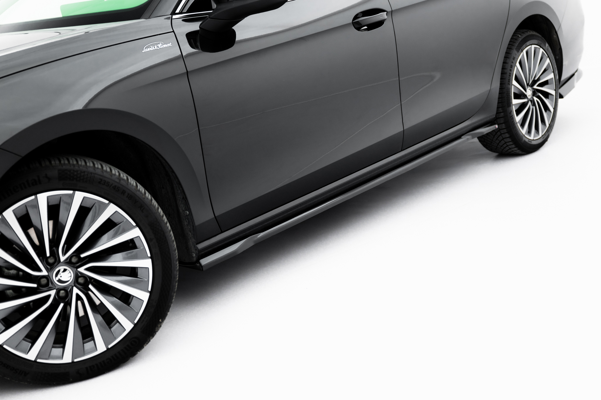 Sideskjørt V.1 Skoda Superb Mk4