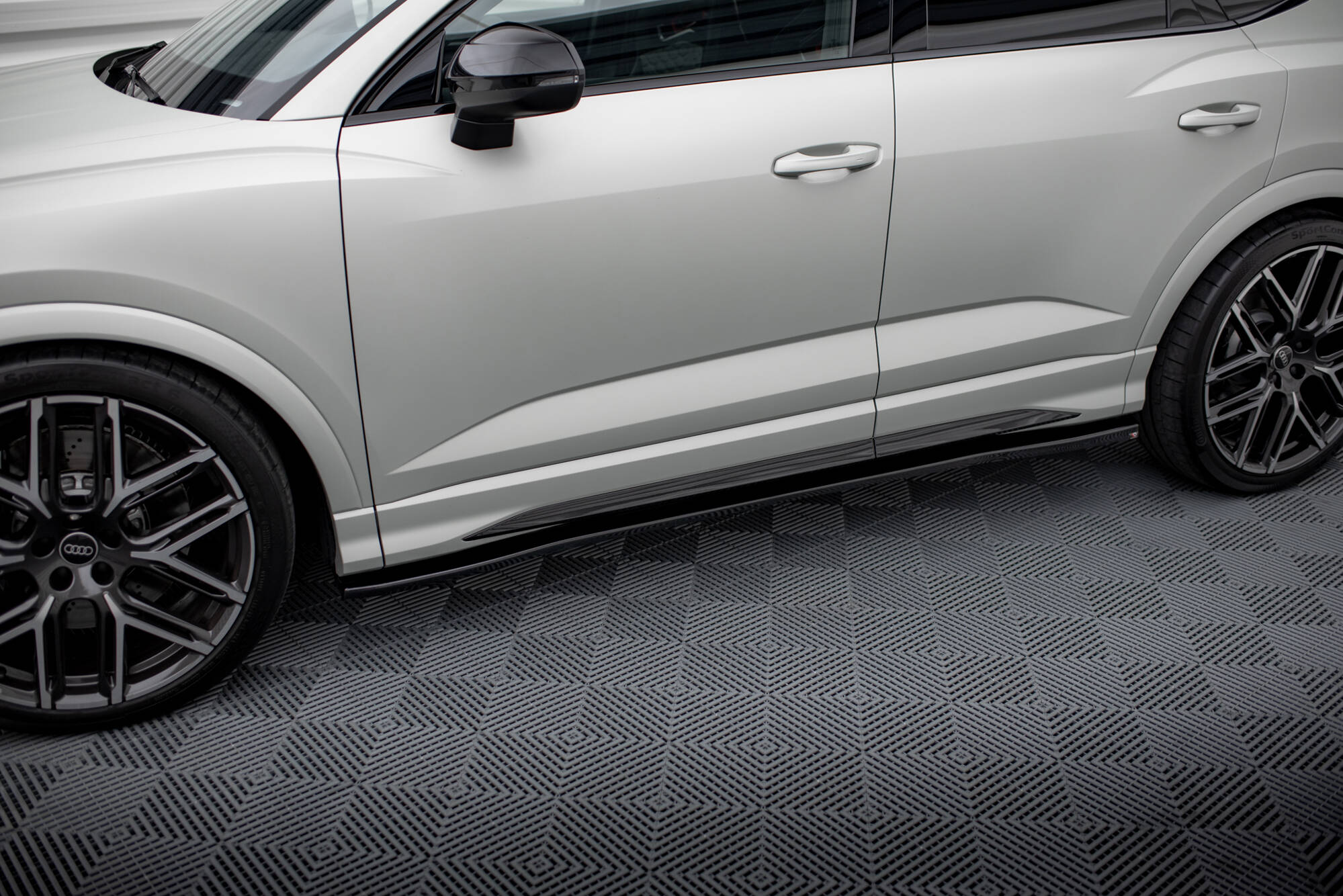 Sideskjørt V.2 Audi Q3 S-Line / RSQ3 F3