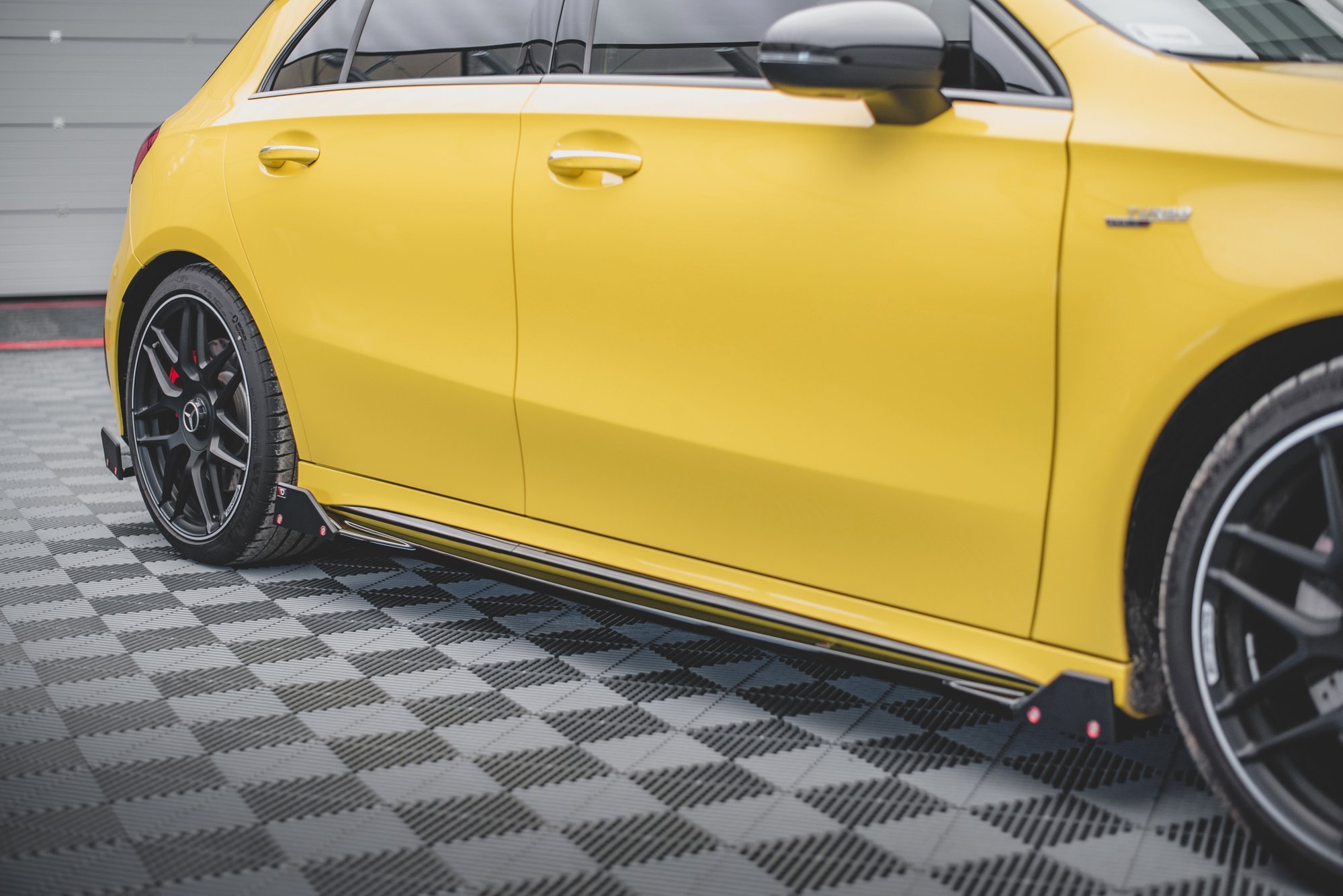 Sideskjørt V.2 Med Flaps Mercedes-AMG A45 S