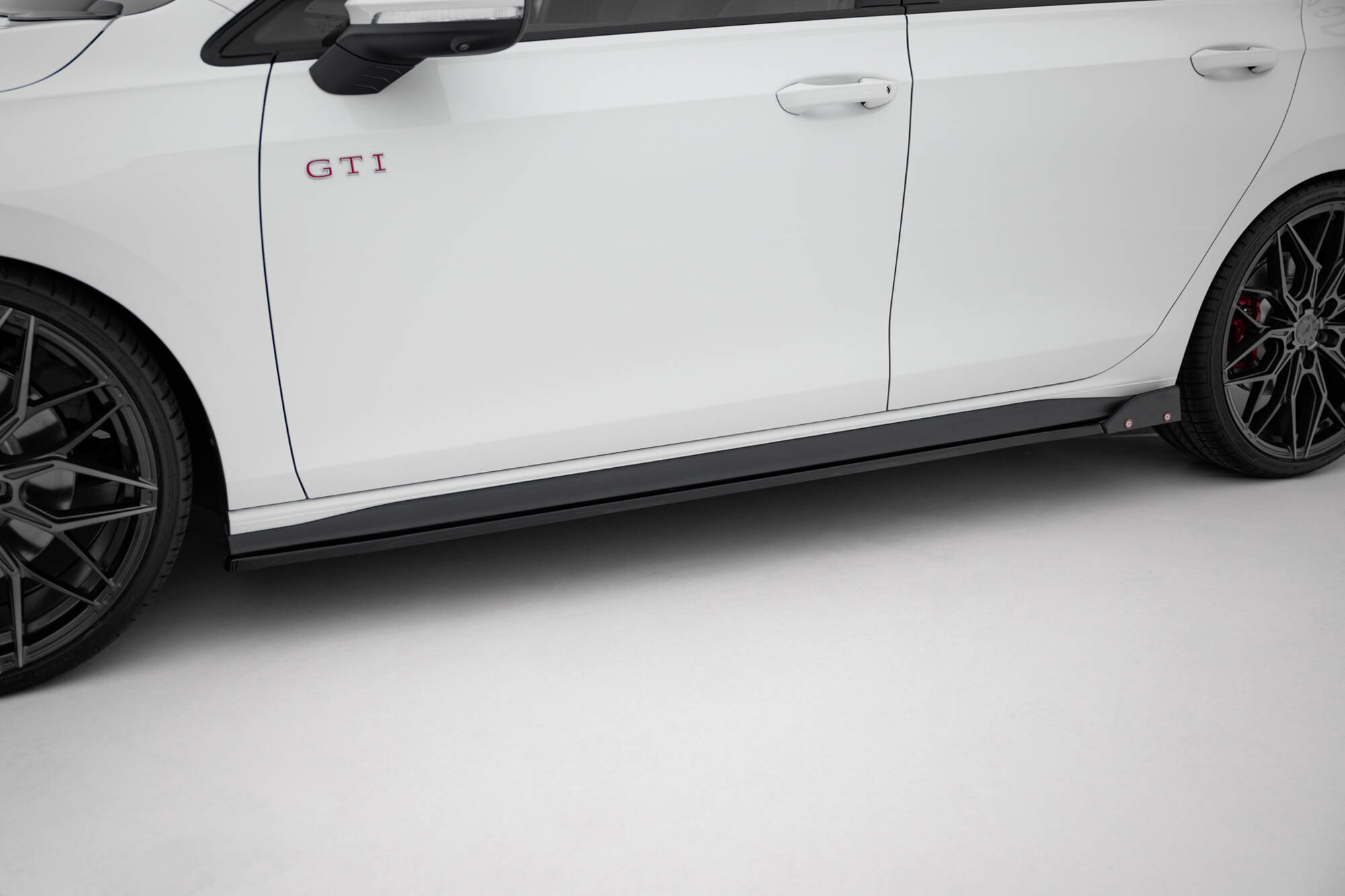 Sideskjørt V.2 Med Flaps Volkswagen Golf GTI / GTE / GTI Clubsport / GTD / R-Line Mk8