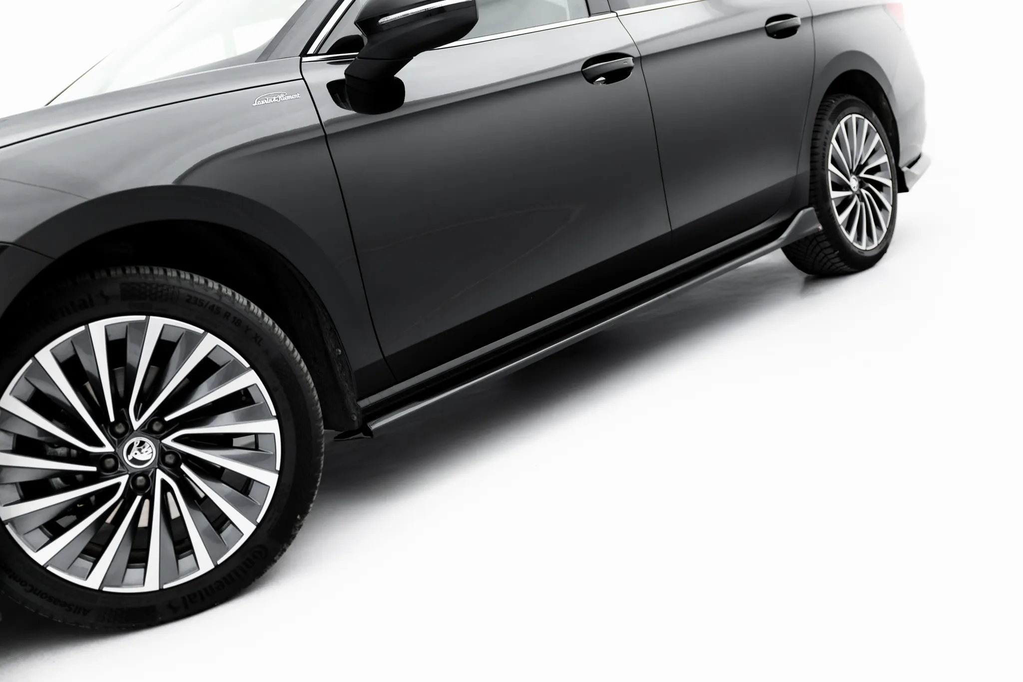 Sideskjørt V.2 Skoda Superb Mk4