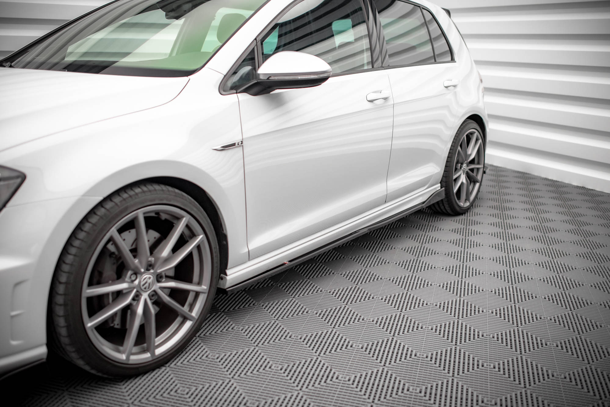 Sideskjørt V.2 Volkswagen Golf R / R-Line Mk7