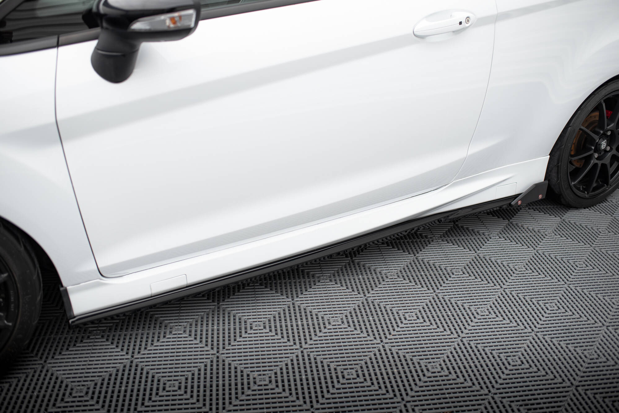 Sideskjørt V.4 Med Flaps Ford Fiesta ST / ST-Line Mk7