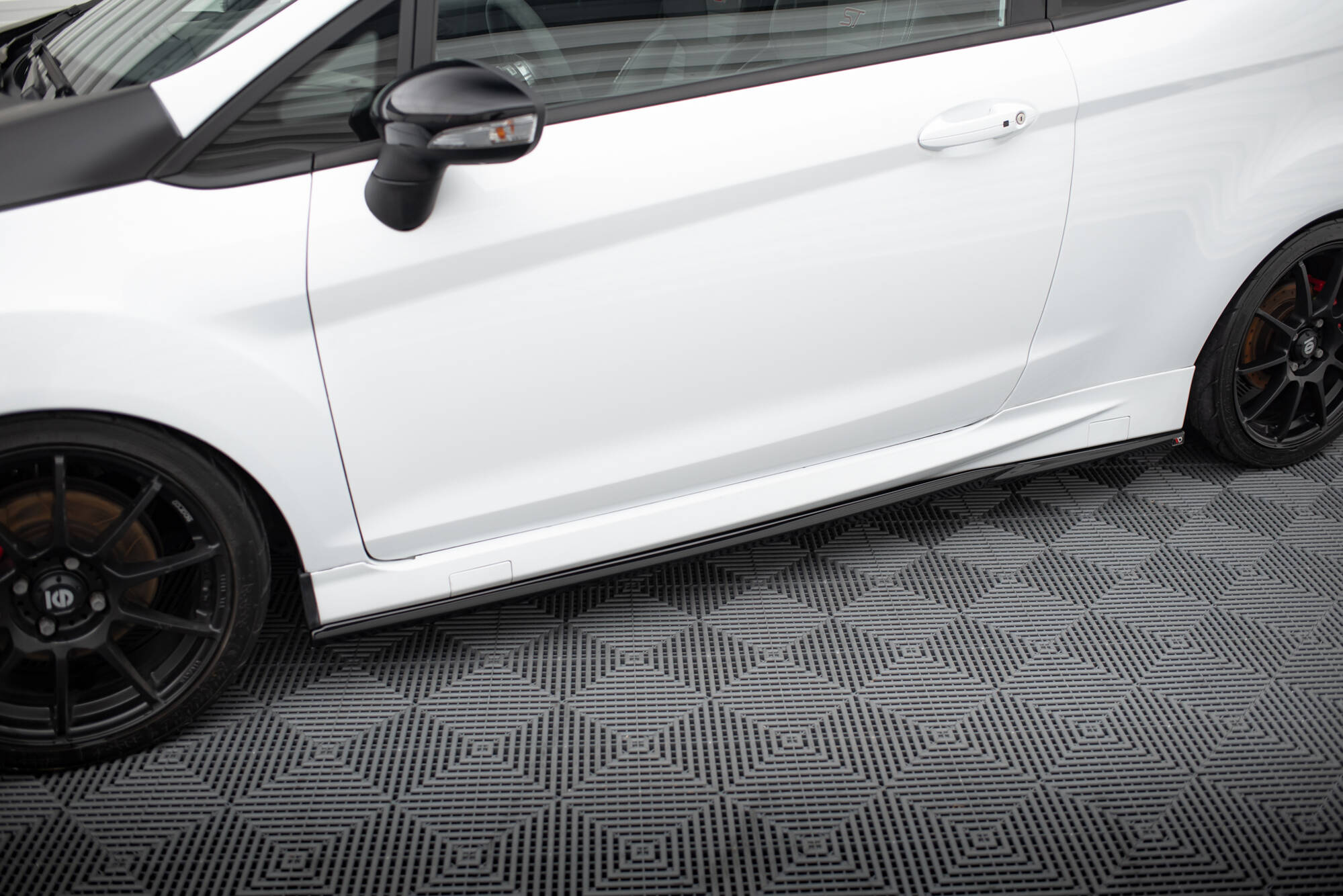 Sideskjørt V.4 Ford Fiesta ST / ST-Line Mk7