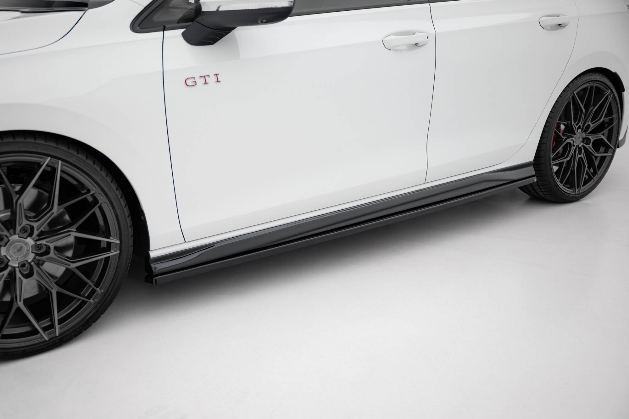 Sideskjørt V.4 Volkswagen Golf GTI / GTE / GTI Clubsport / GTD / R-Line Mk8