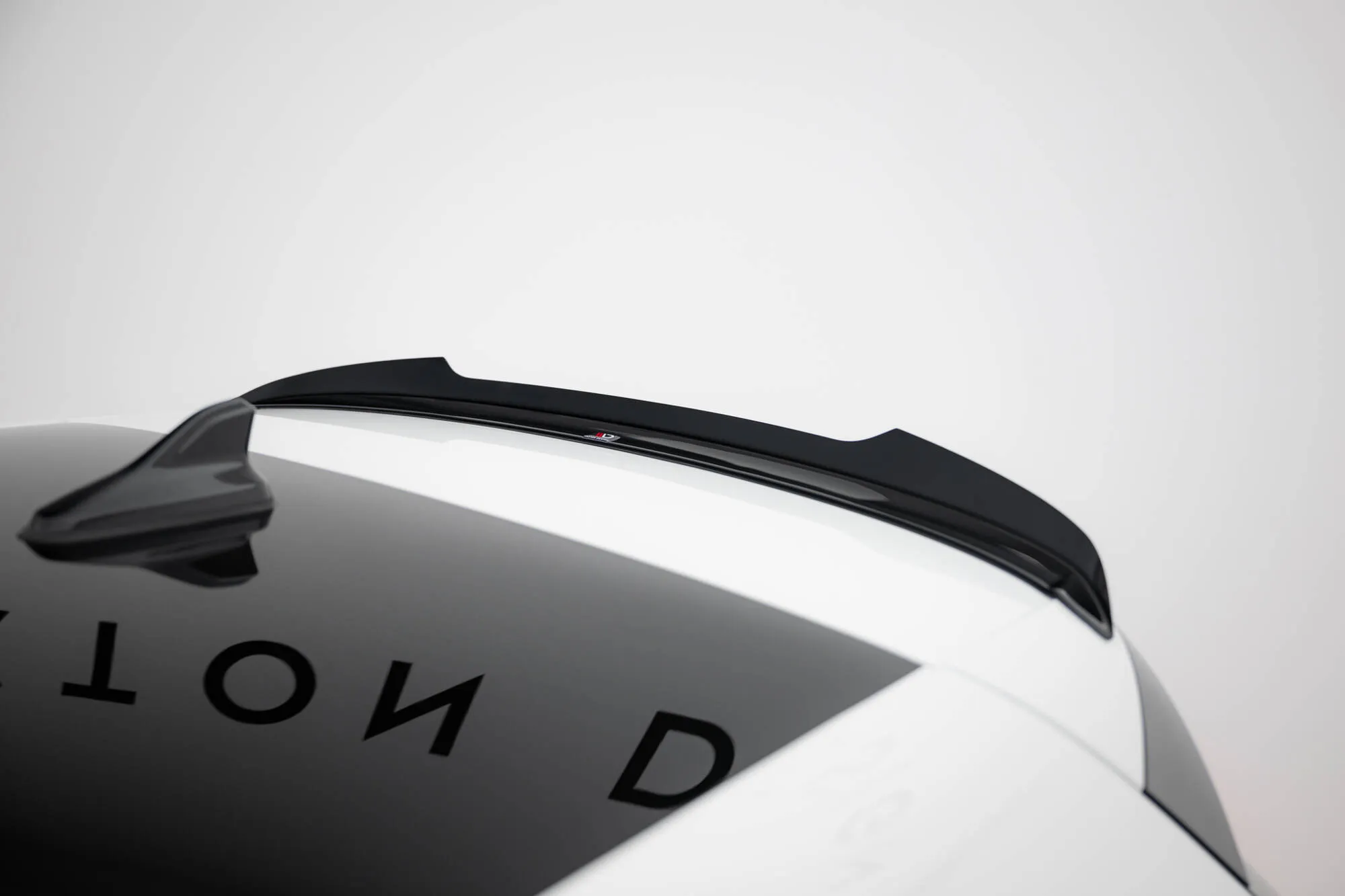 Spoiler Cap V.1 Volkswagen Golf GTI / GTE / GTD / R-Line / R Mk8 - Bilde 2