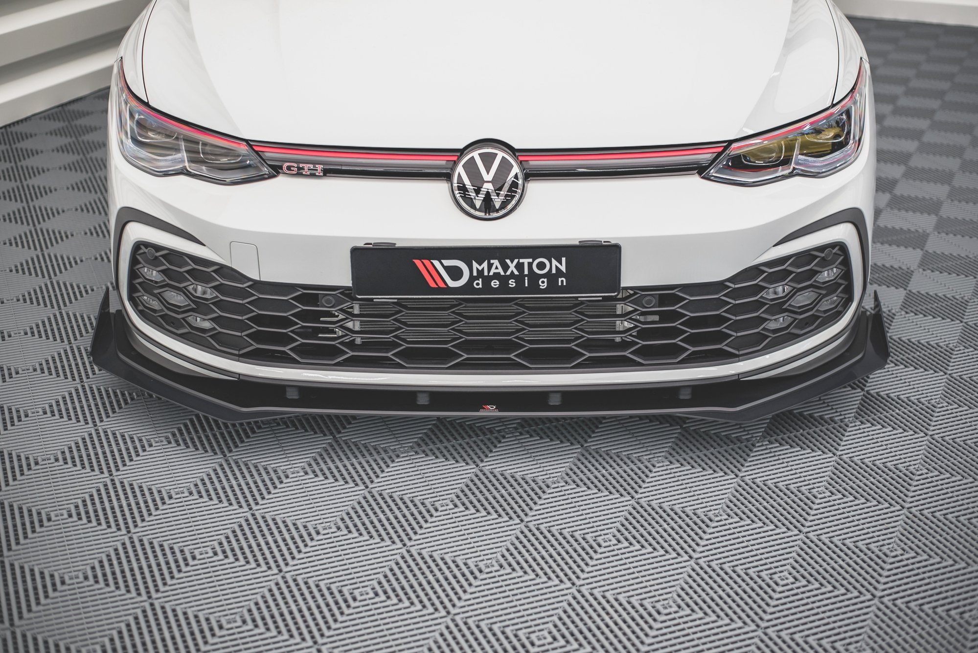 Frontleppe Street Pro Med Flaps Volkswagen Golf GTI / GTE / GTD / R-Line Mk8