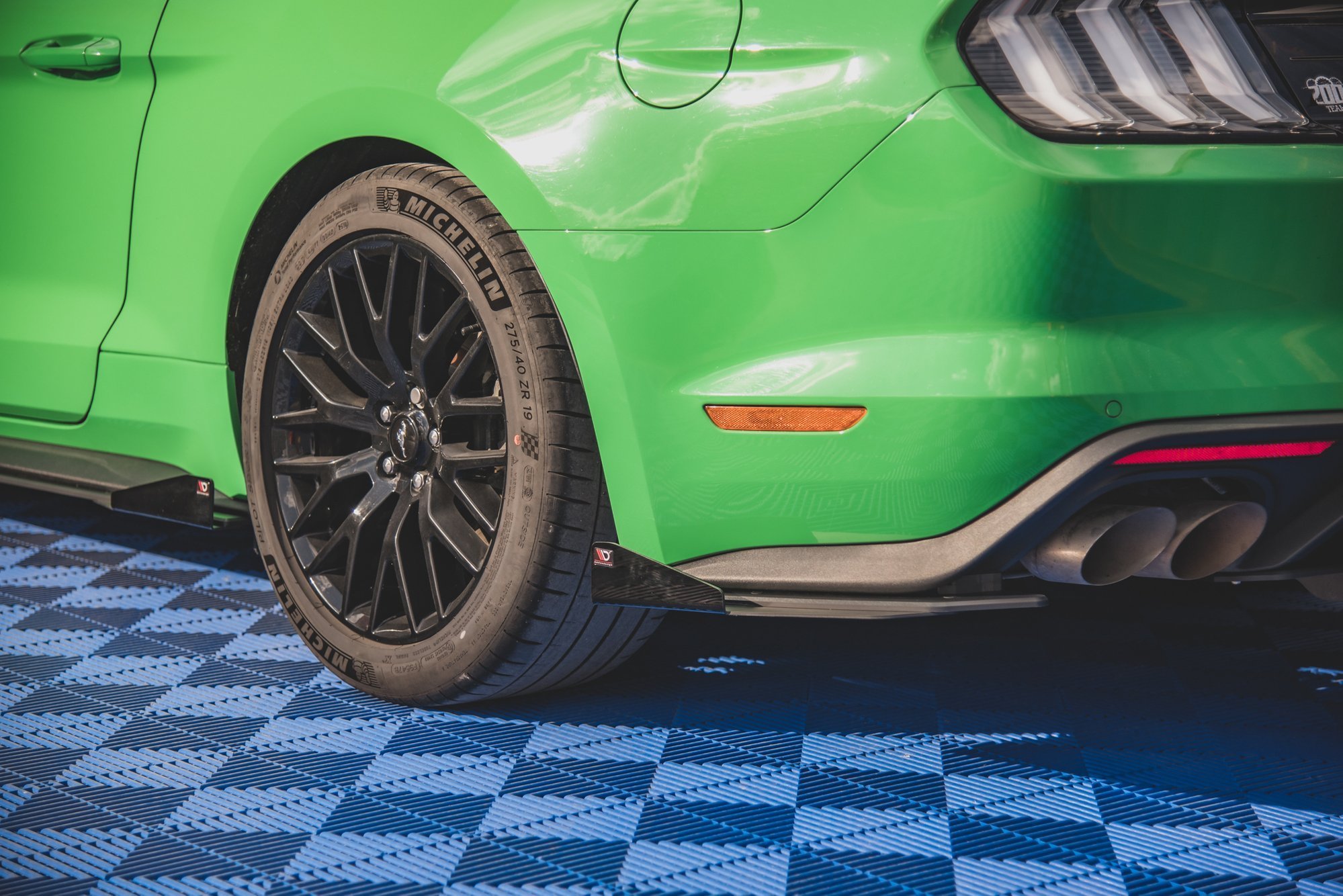Bakre Flaps Street Pro V.1 Med Flaps Ford Mustang GT Mk6 Facelift