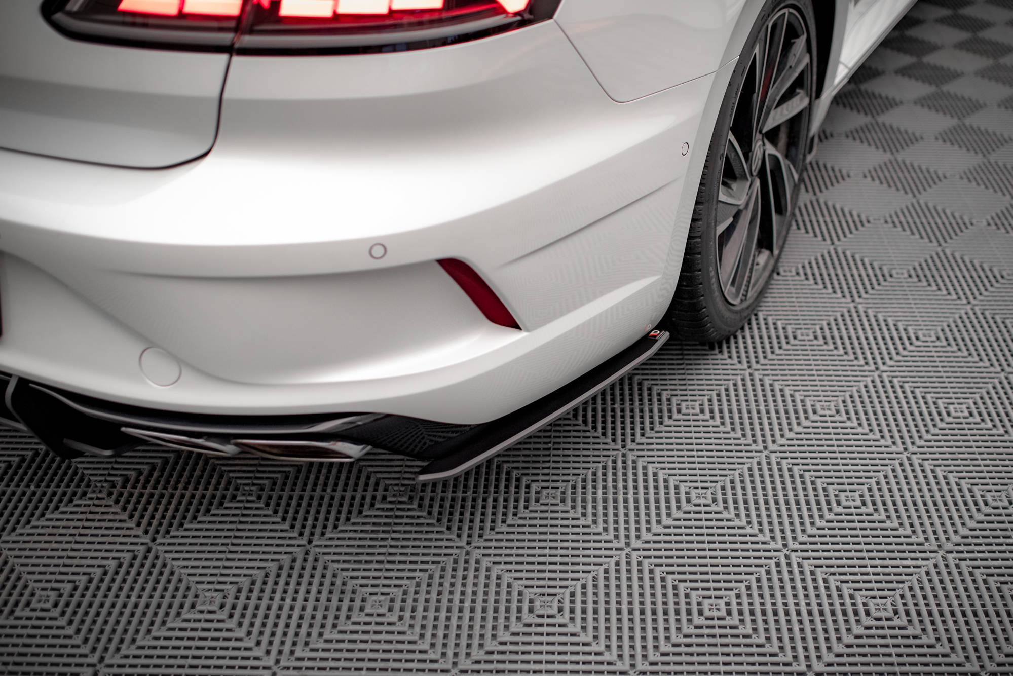 Bakre Flaps Street Pro Volkswagen Arteon R