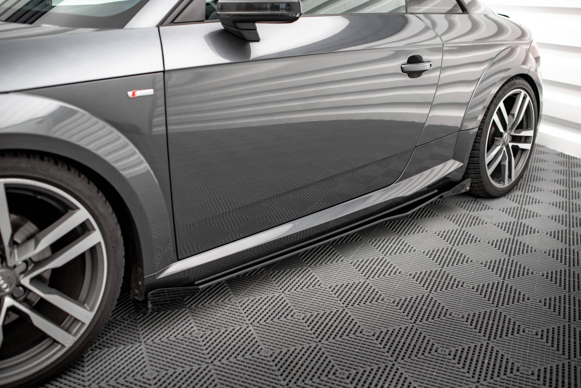 Sideskjørt Street Pro Med Flaps Audi TT S / S-Line 8S