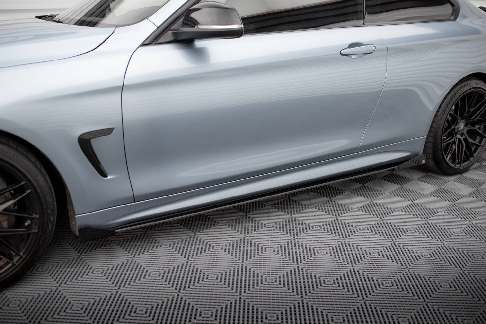 Sideskjørt Street Pro Med Flaps BMW 4 Coupe / Gran Coupe / Cabrio M-Pack F32 / F36 / F33