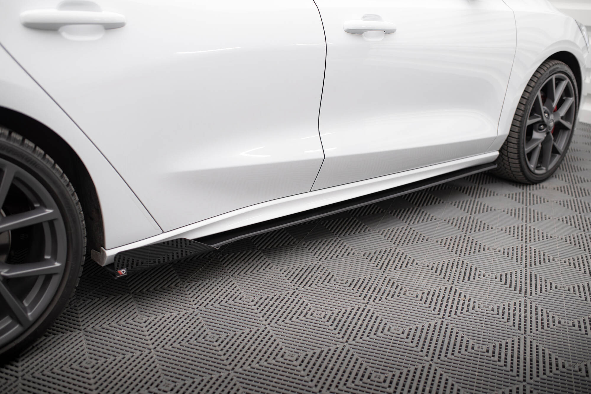 Sideskjørt Street Pro Med Flaps Ford Focus ST/ST-Line MK4