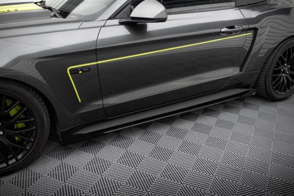 Sideskjørt Street Pro Med Flaps Ford Mustang GT Mk6