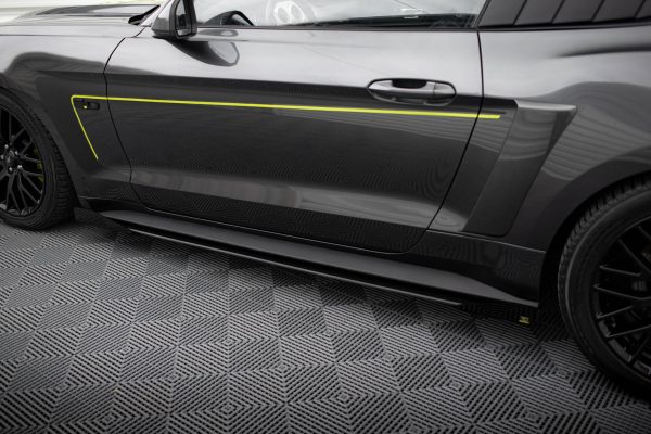 Sideskjørt Street Pro Med Flaps Ford Mustang GT Mk6