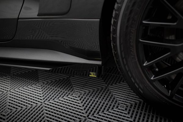 Sideskjørt Street Pro Med Flaps Ford Mustang GT Mk6